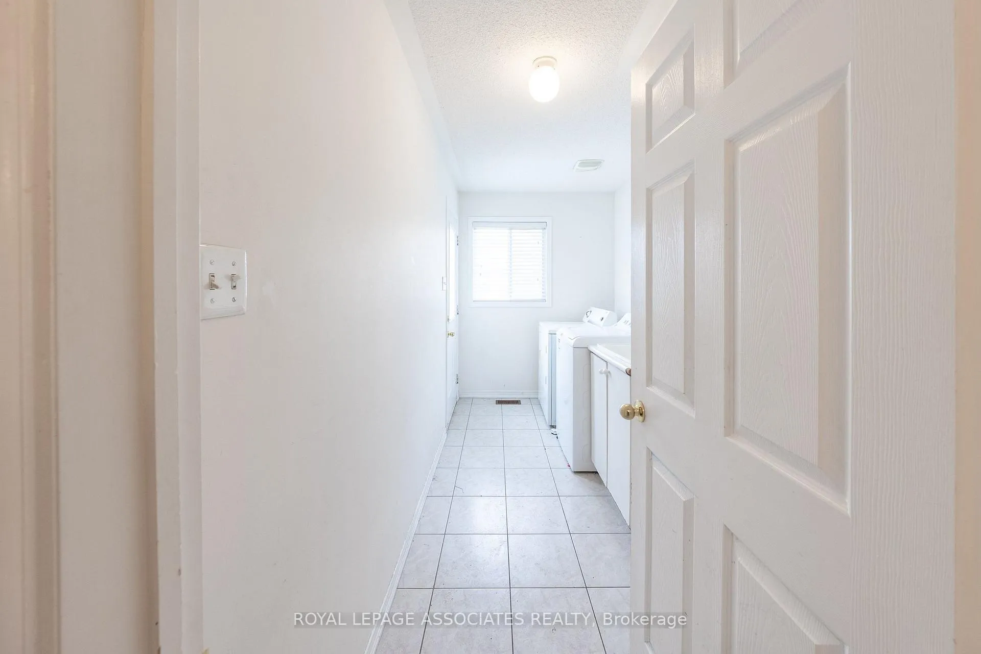 Photo 12 of 77 Andriana Crescent, Markham, Box Grove — HOMEH