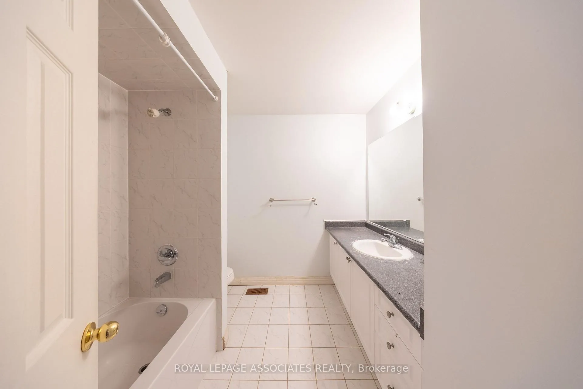 Photo 23 of 77 Andriana Crescent, Markham, Box Grove — HOMEH
