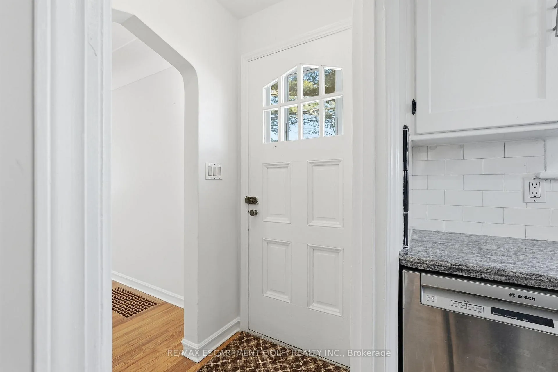 Photo 4 of 15 East 41ST Street, Hamilton, Sunninghill — HOMEH