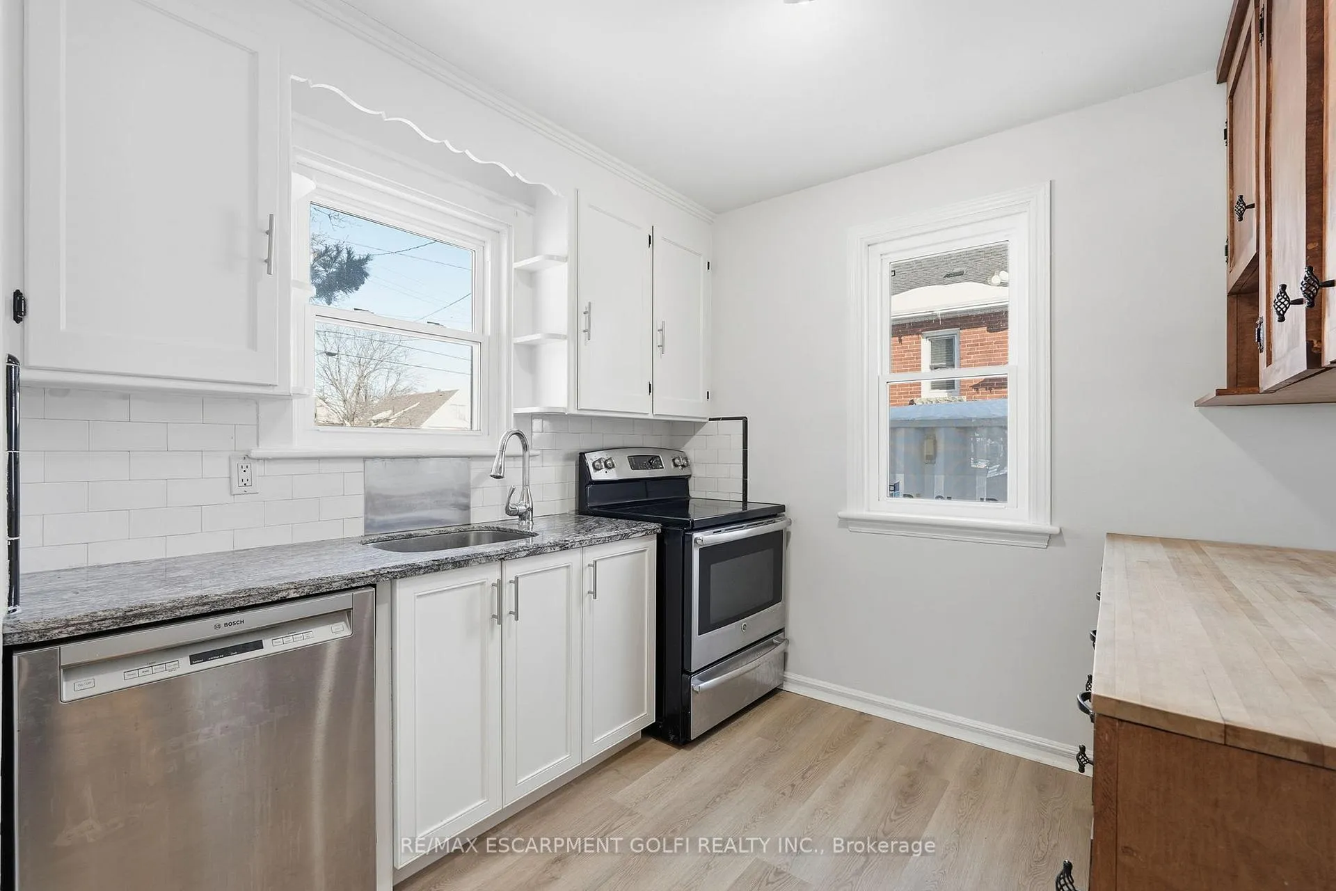 Photo 7 of 15 East 41ST Street, Hamilton, Sunninghill — HOMEH