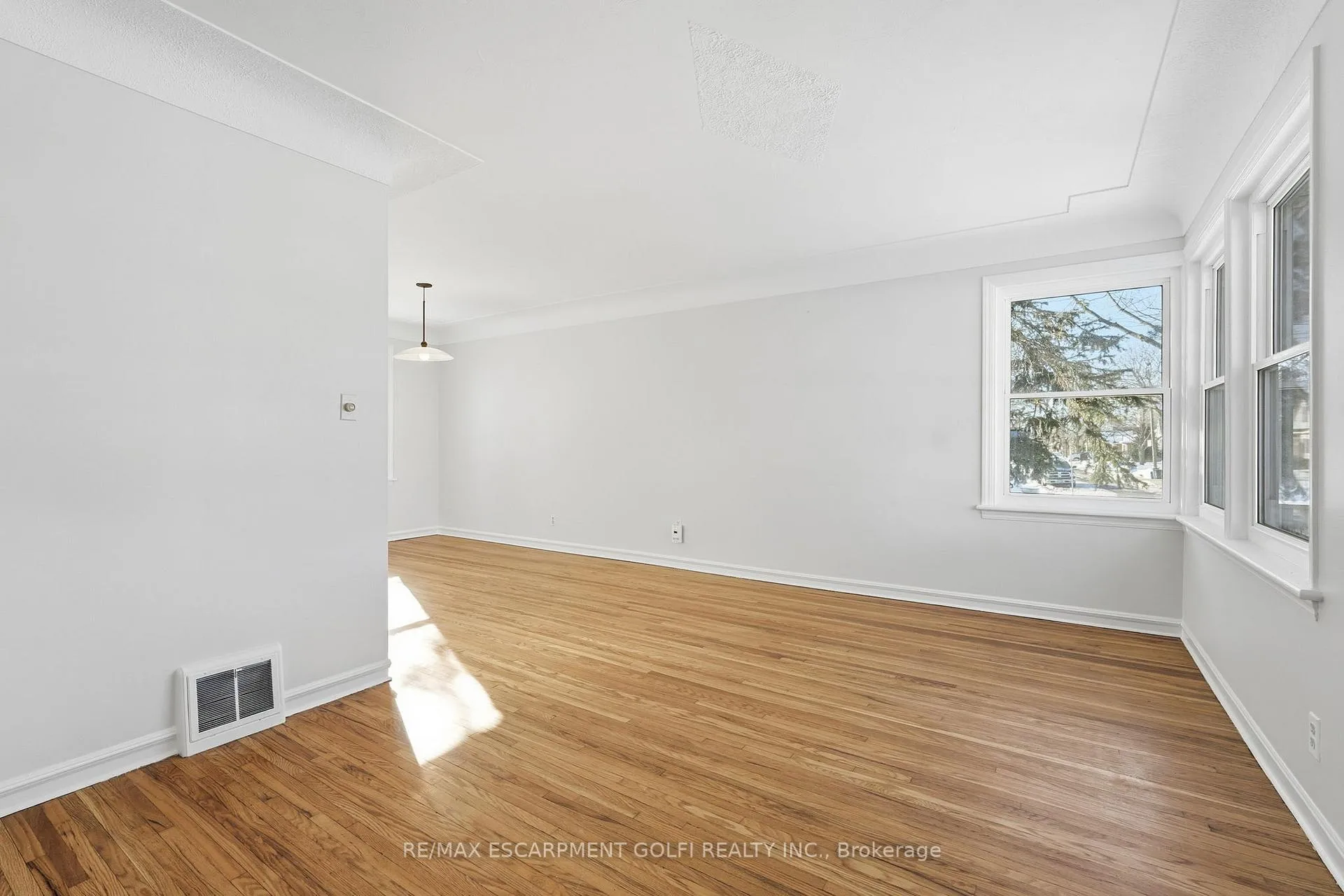 Photo 10 of 15 East 41ST Street, Hamilton, Sunninghill — HOMEH