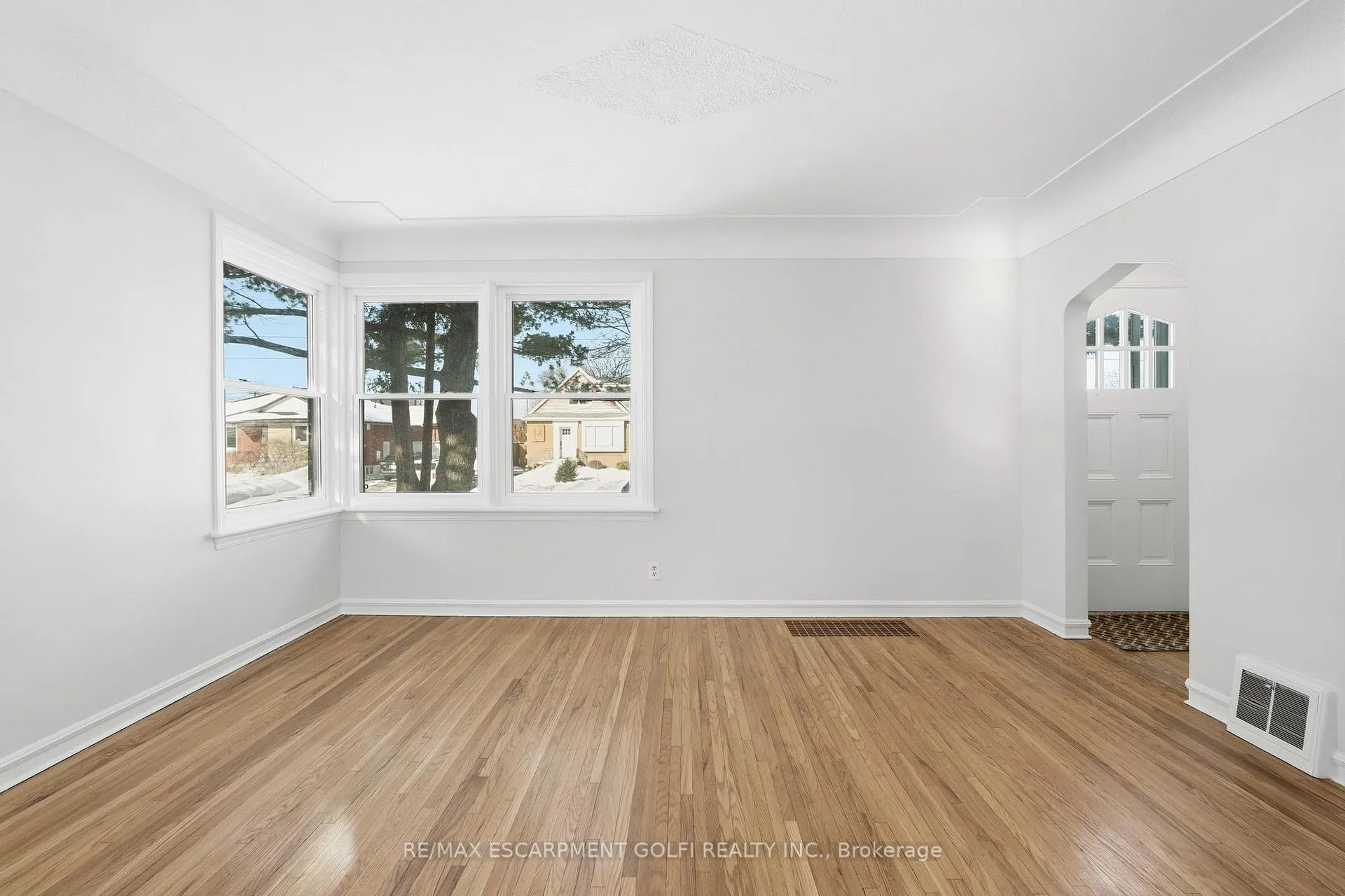 Photo 12 of 15 East 41ST Street, Hamilton, Sunninghill — HOMEH