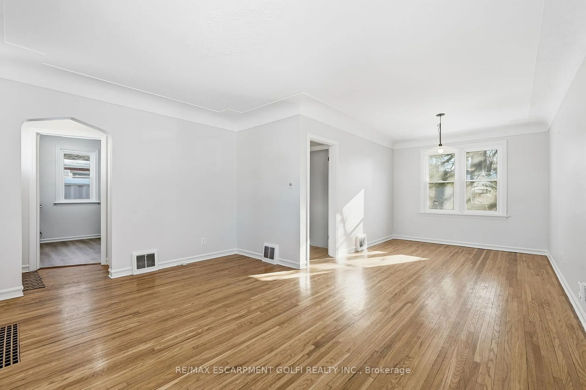 Photo 13 of 15 East 41ST Street, Hamilton, Sunninghill — HOMEH