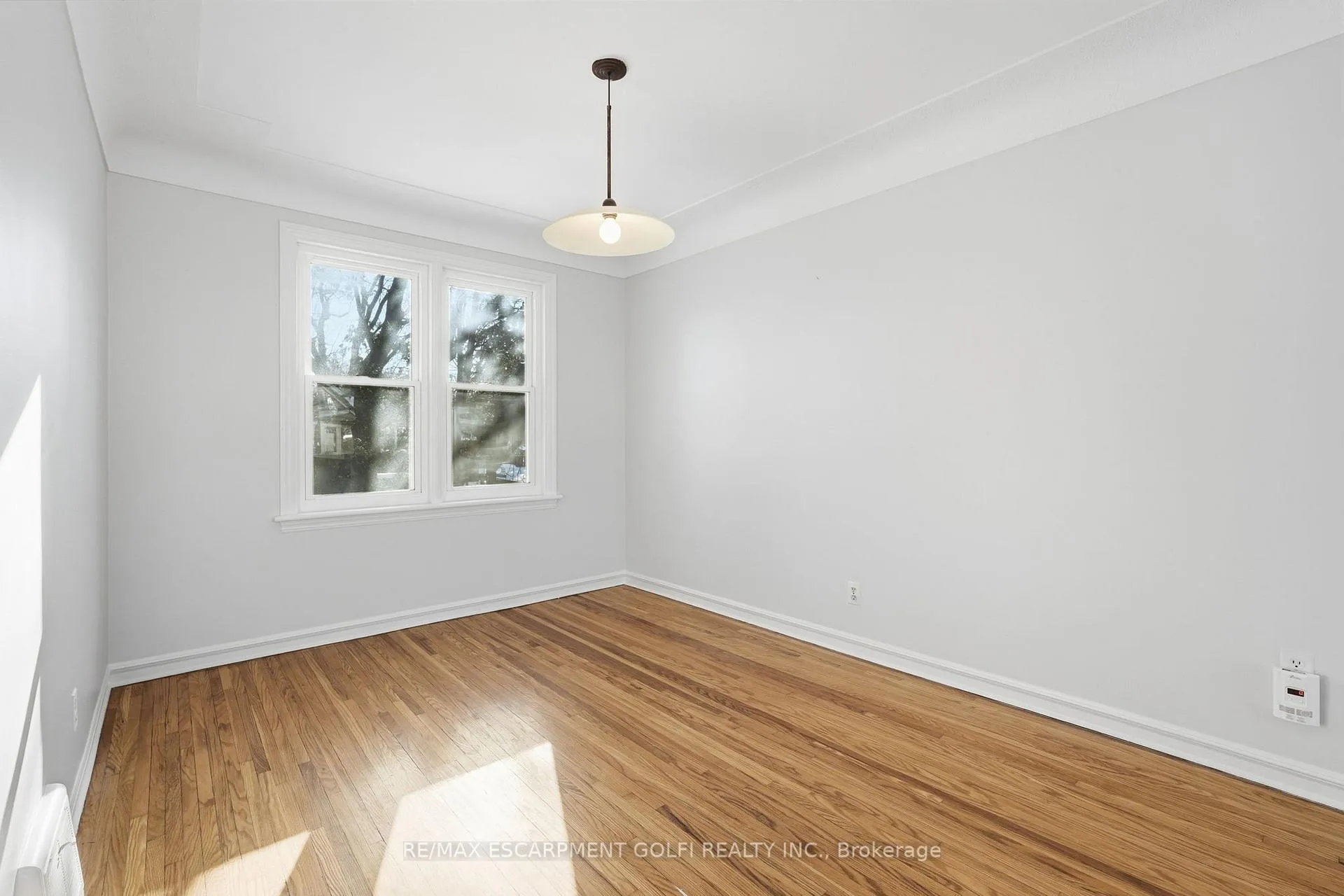 Photo 14 of 15 East 41ST Street, Hamilton, Sunninghill — HOMEH