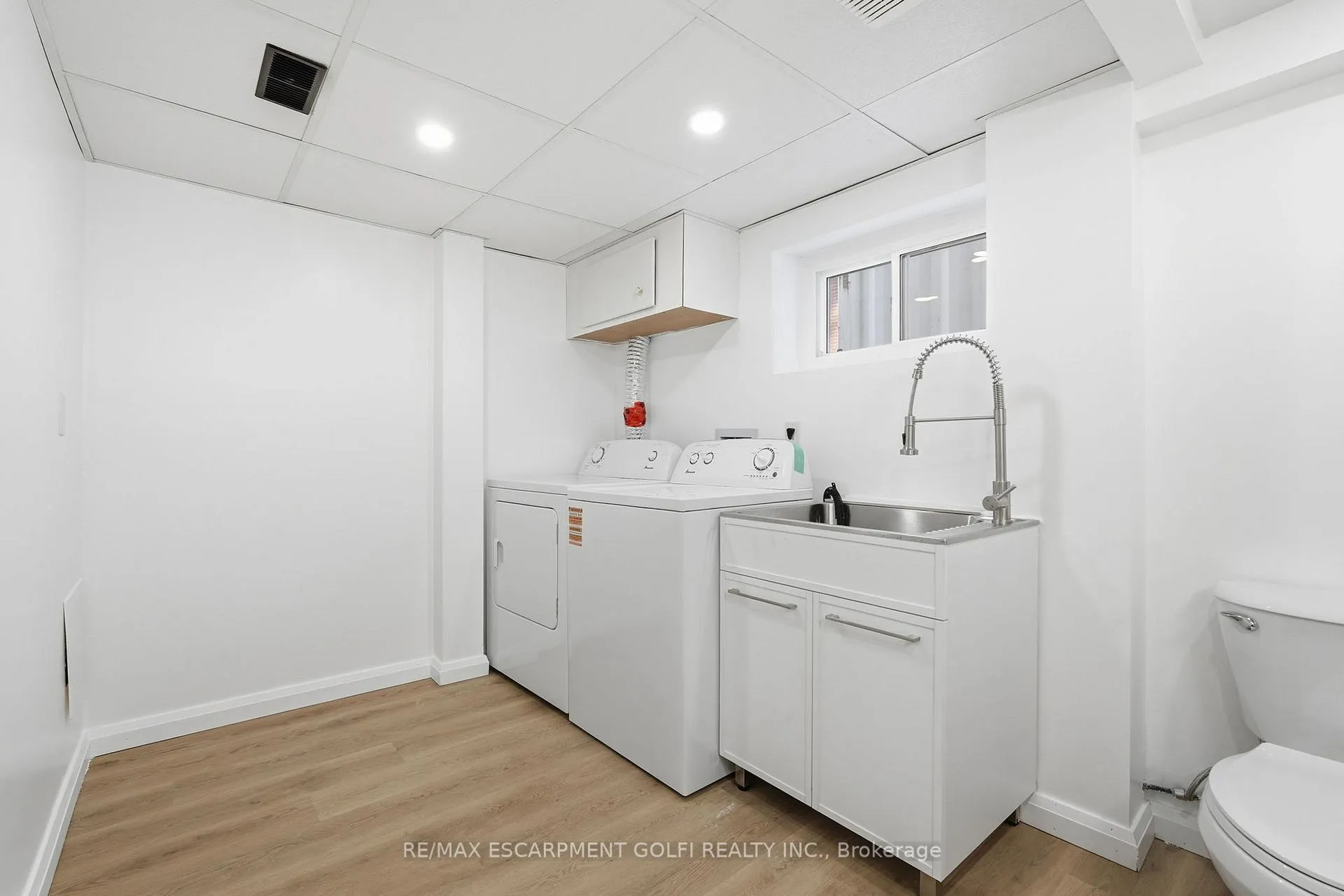 Photo 28 of 15 East 41ST Street, Hamilton, Sunninghill — HOMEH