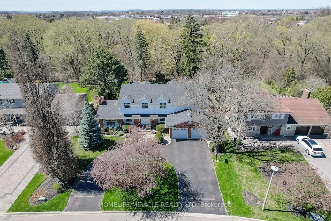 Photo 2 of 17 Ridgehill Drive, Brampton, Brampton South — HOMEH