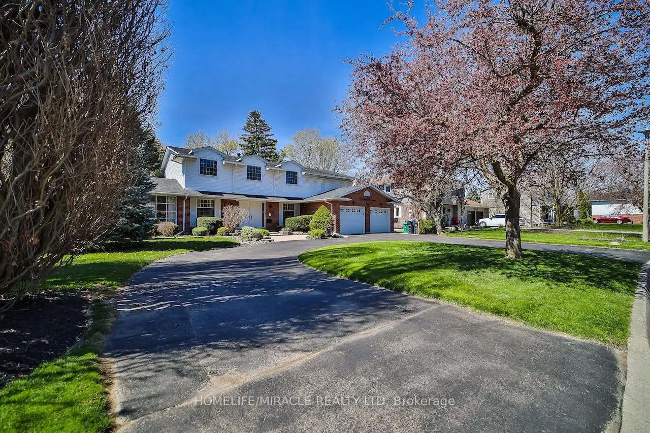 Photo 3 of 17 Ridgehill Drive, Brampton, Brampton South — HOMEH