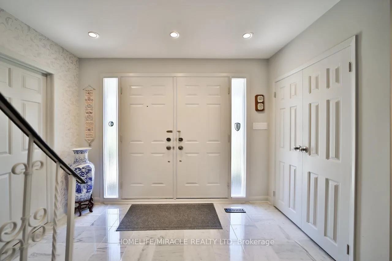Photo 5 of 17 Ridgehill Drive, Brampton, Brampton South — HOMEH
