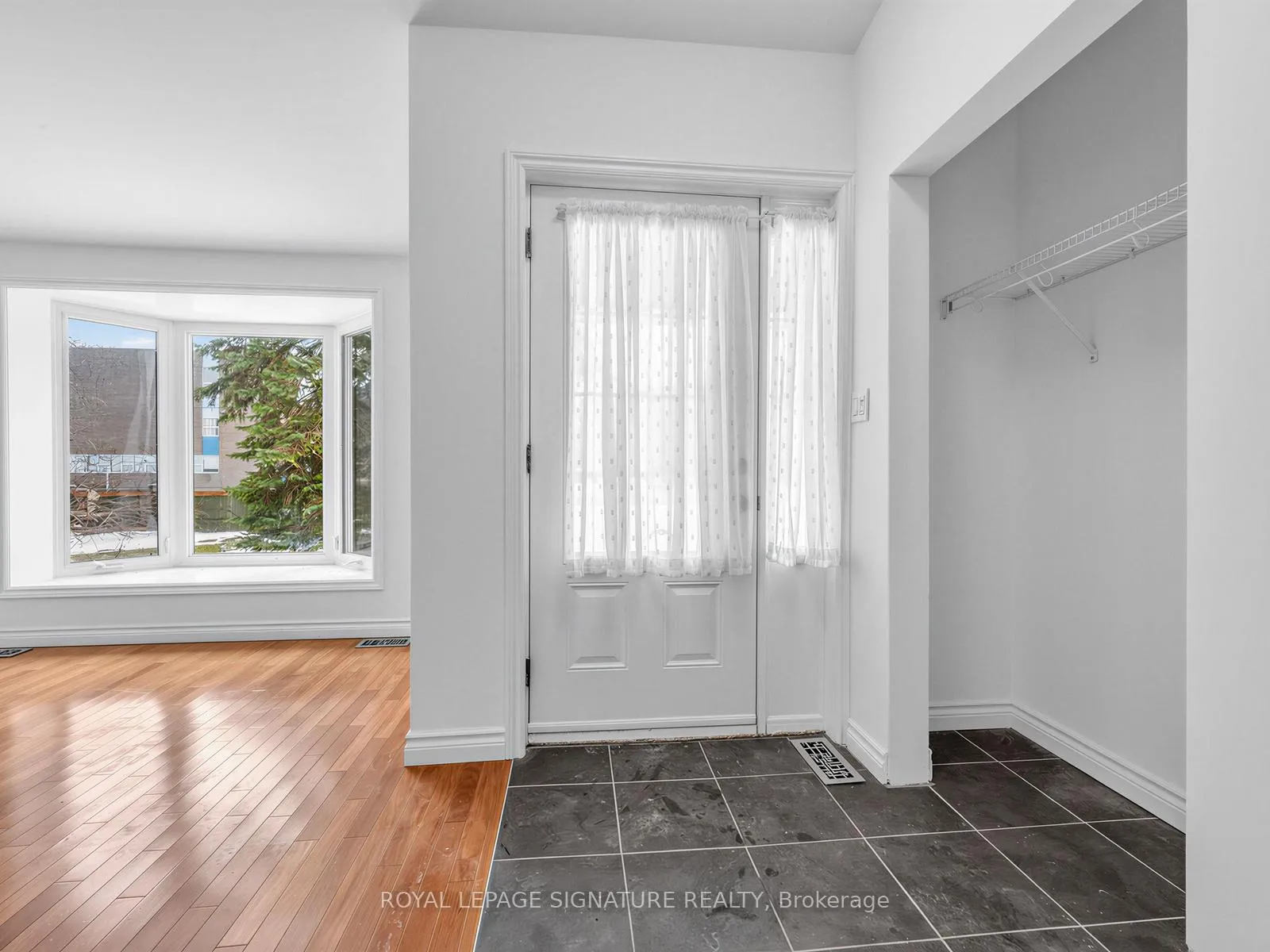 Photo 4 of 284 Guildwood Parkway, Scarborough, Guildwood — HOMEH