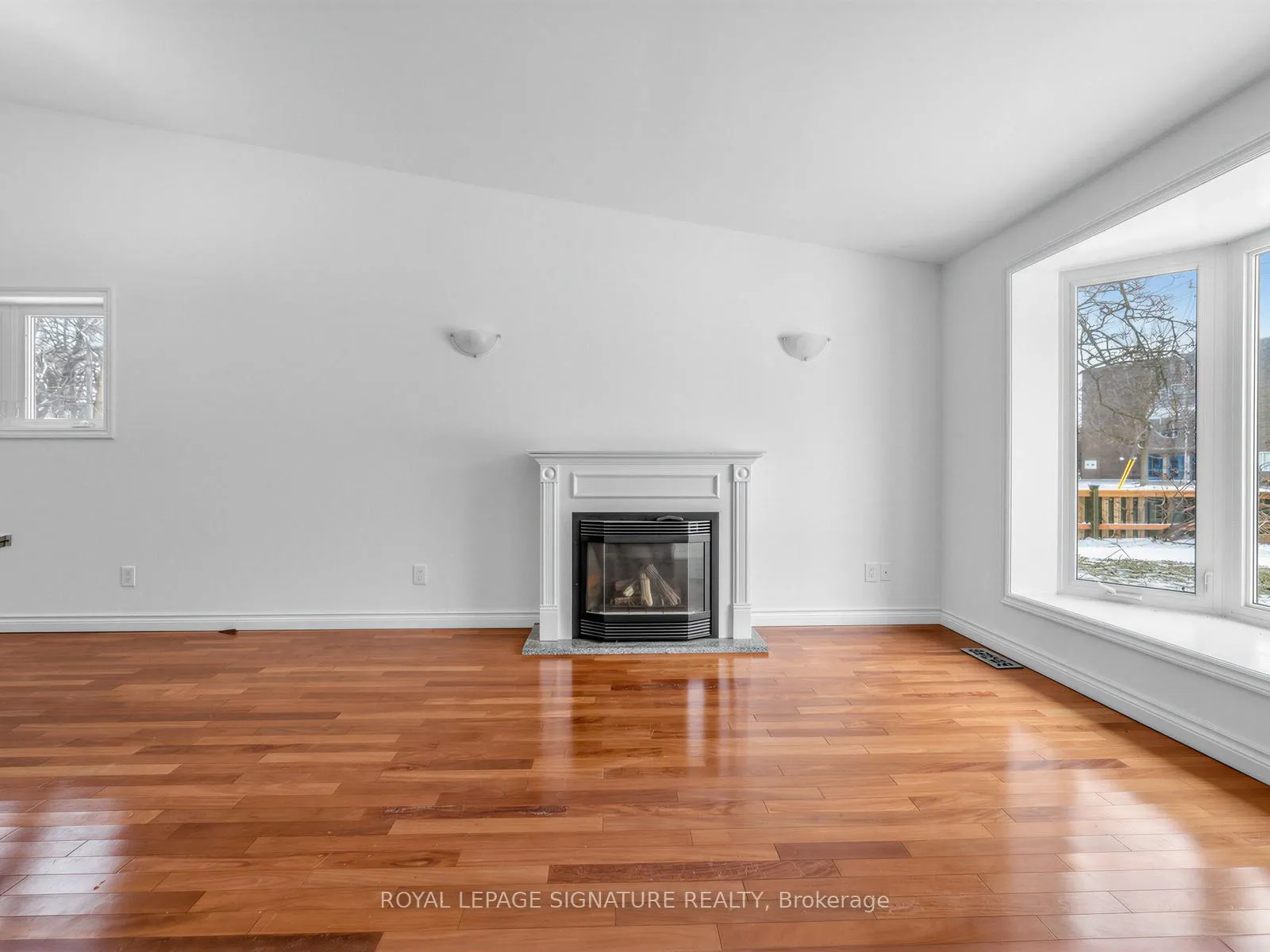 Photo 5 of 284 Guildwood Parkway, Scarborough, Guildwood — HOMEH