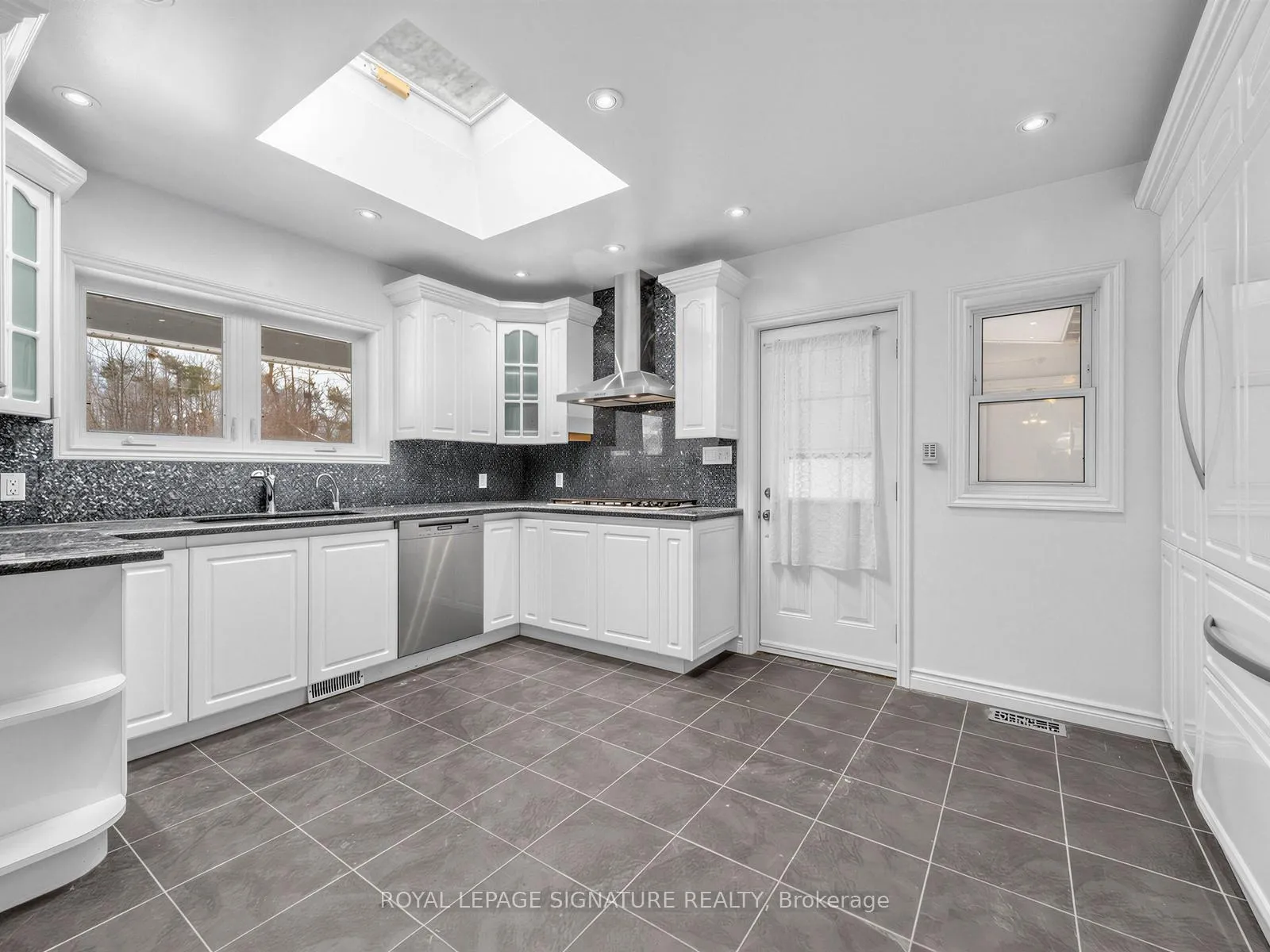 Photo 24 of 284 Guildwood Parkway, Scarborough, Guildwood — HOMEH