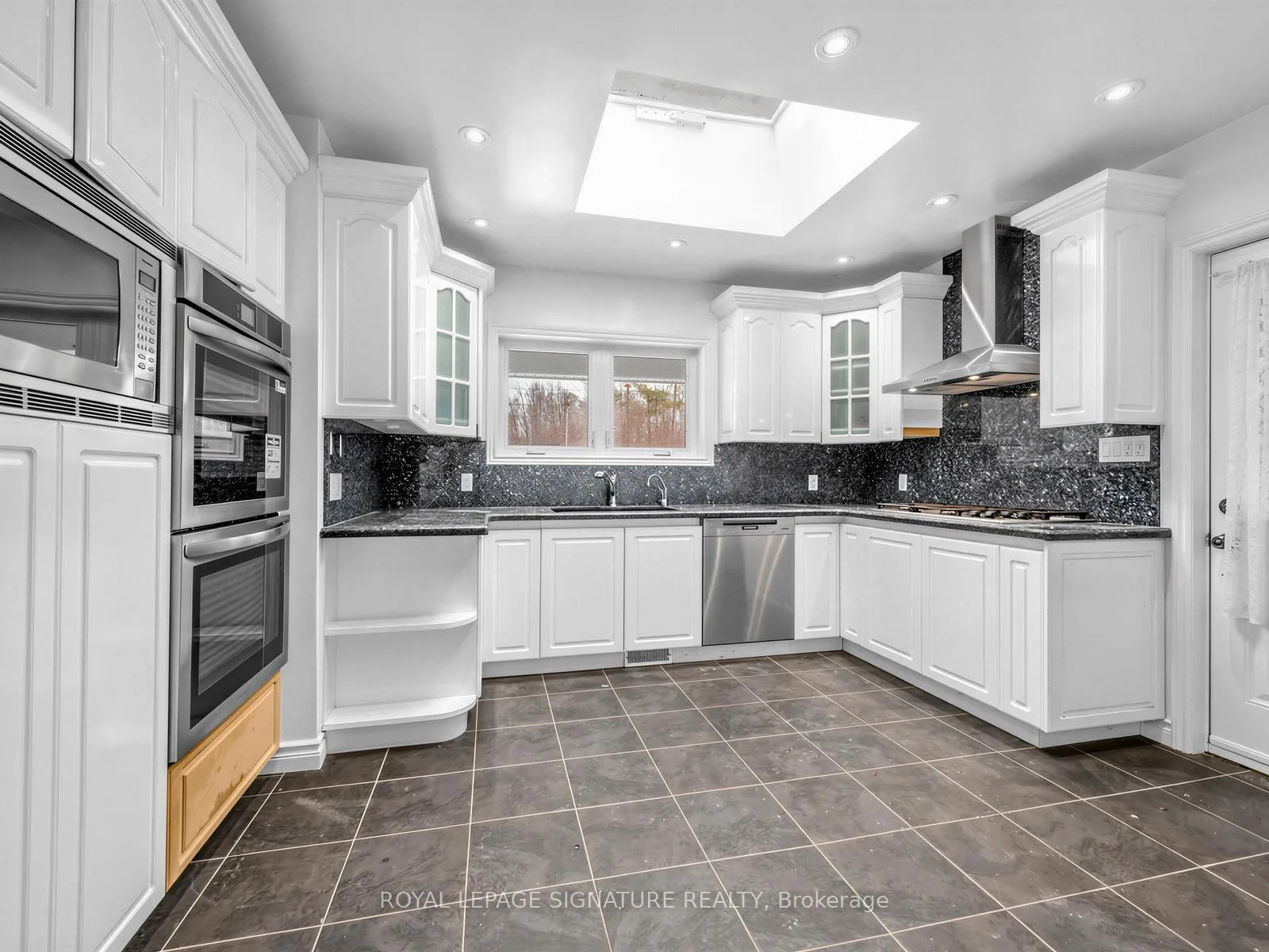 Photo 25 of 284 Guildwood Parkway, Scarborough, Guildwood — HOMEH