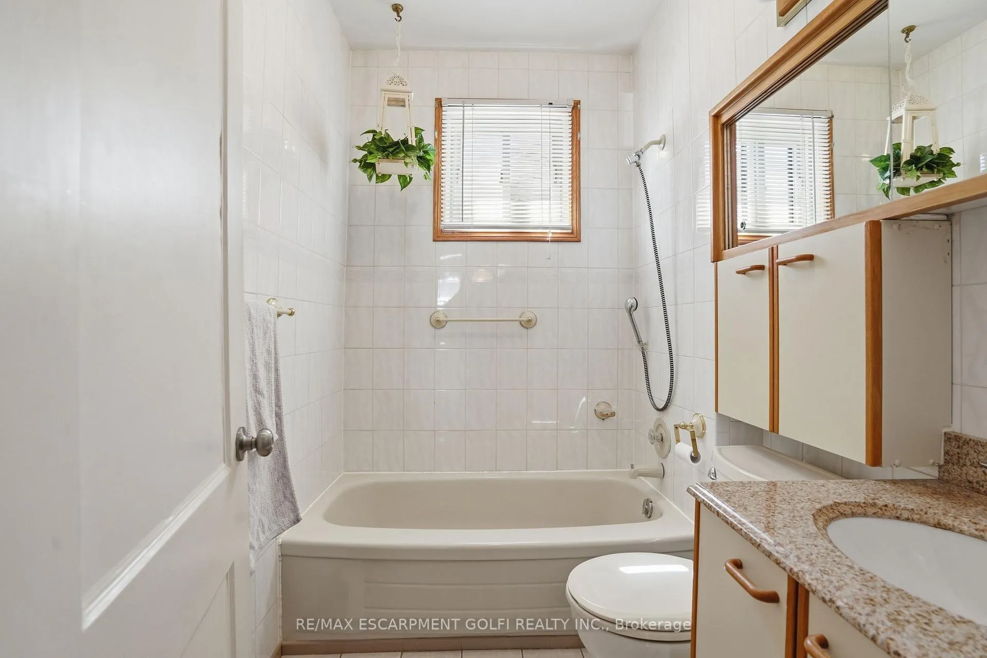 Photo 13 of 4867 Sixth Avenue, Niagara Falls, Cherrywood — HOMEH