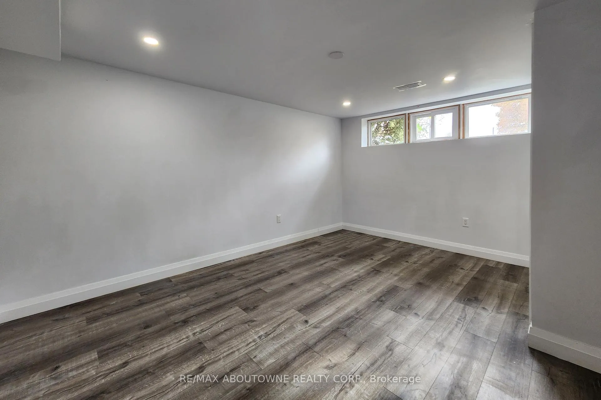 Photo 14 of 12 Ramsey Crescent, Hamilton, Ainslie Wood — HOMEH