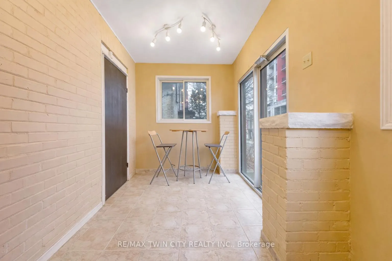 Photo 2 of 24 Madison Avenue S, Kitchener — HOMEH