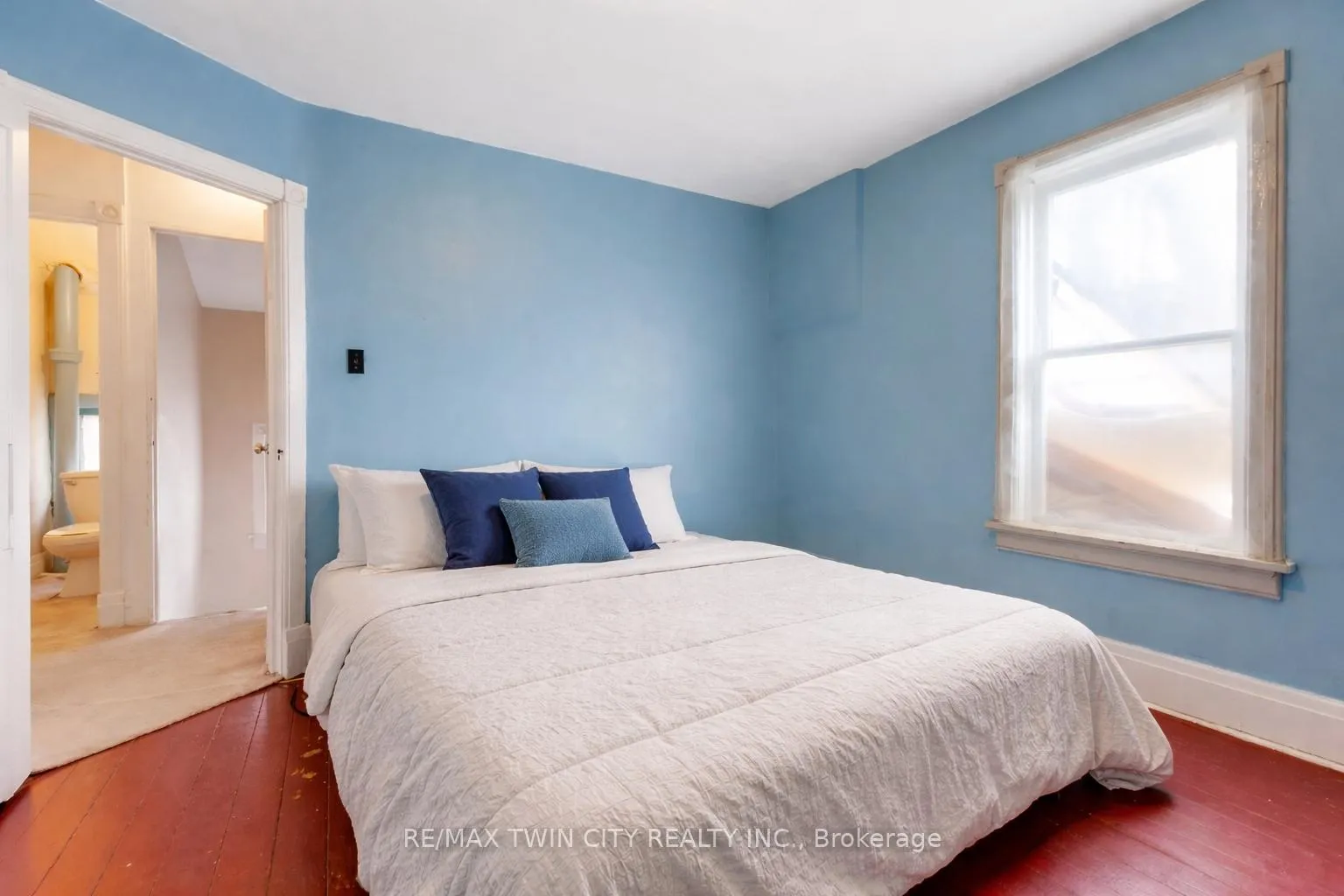 Photo 6 of 24 Madison Avenue S, Kitchener — HOMEH