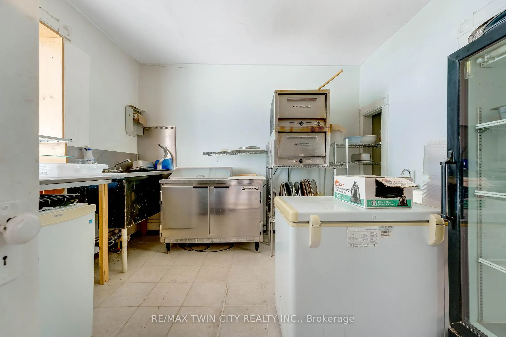 Photo 13 of 24 Madison Avenue S, Kitchener — HOMEH