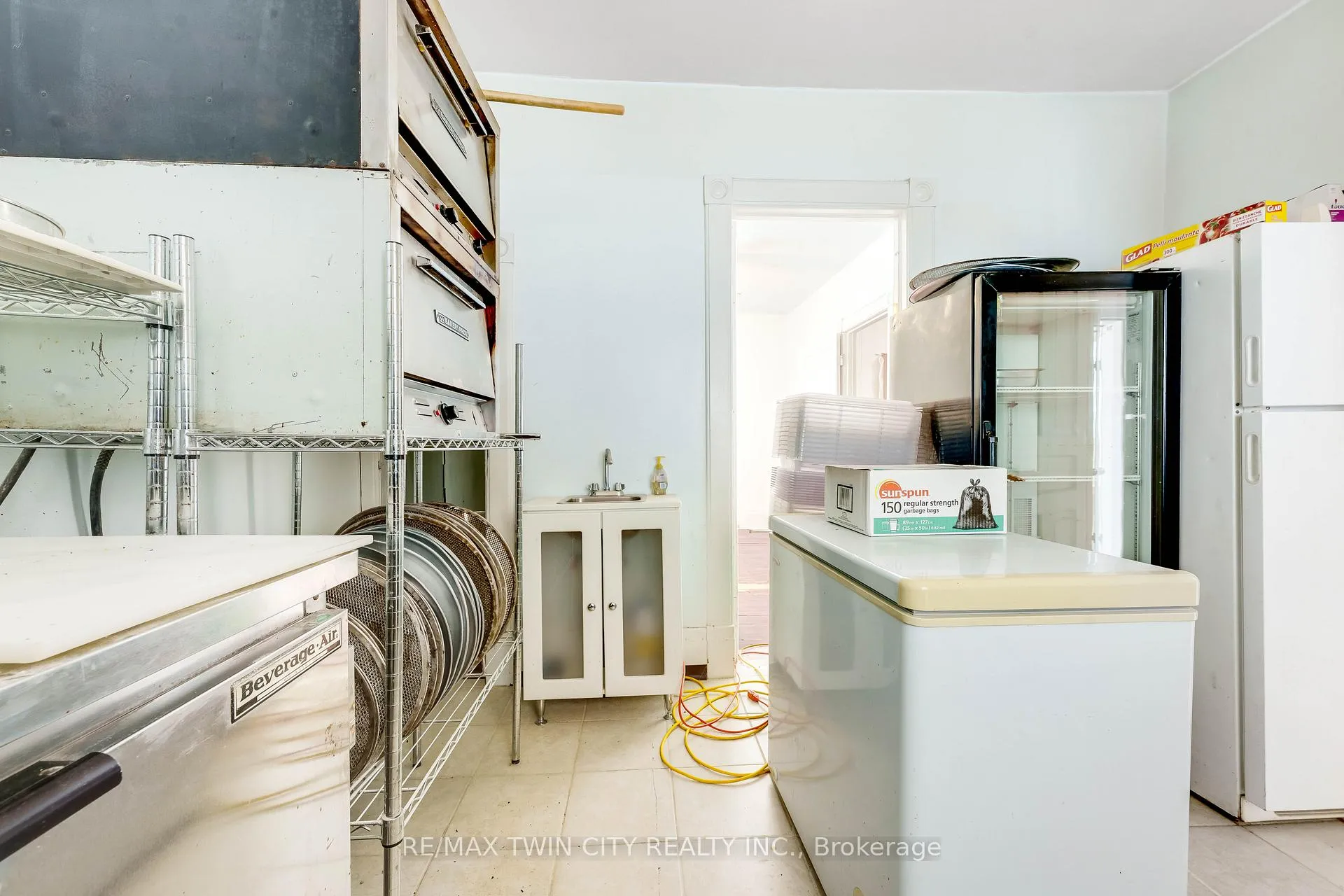 Photo 14 of 24 Madison Avenue S, Kitchener — HOMEH