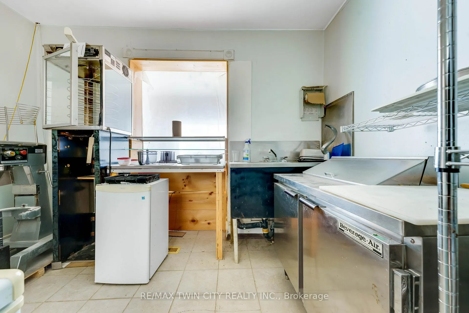 Photo 15 of 24 Madison Avenue S, Kitchener — HOMEH