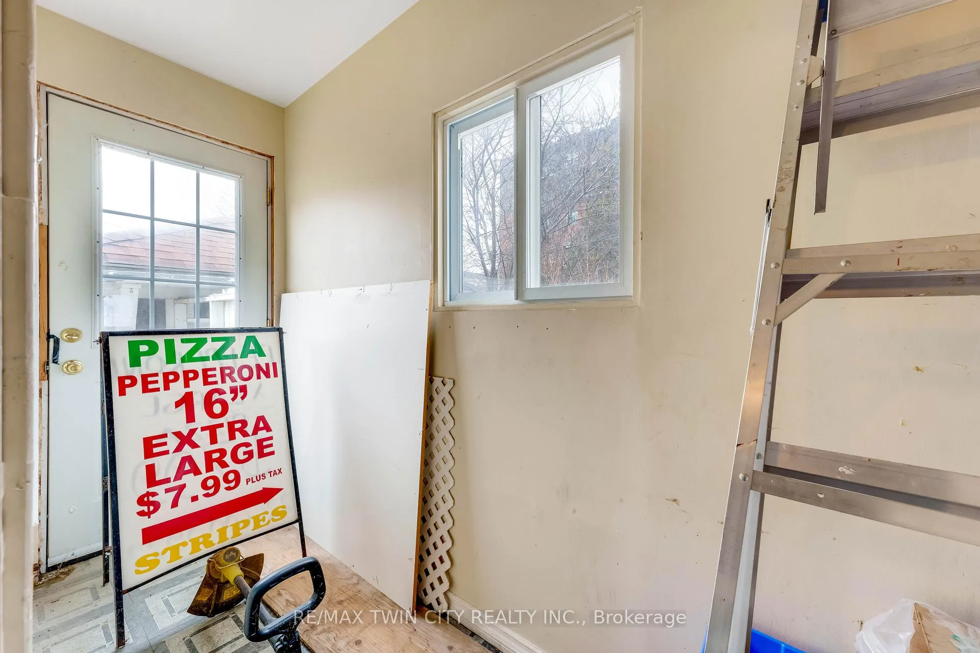Photo 17 of 24 Madison Avenue S, Kitchener — HOMEH