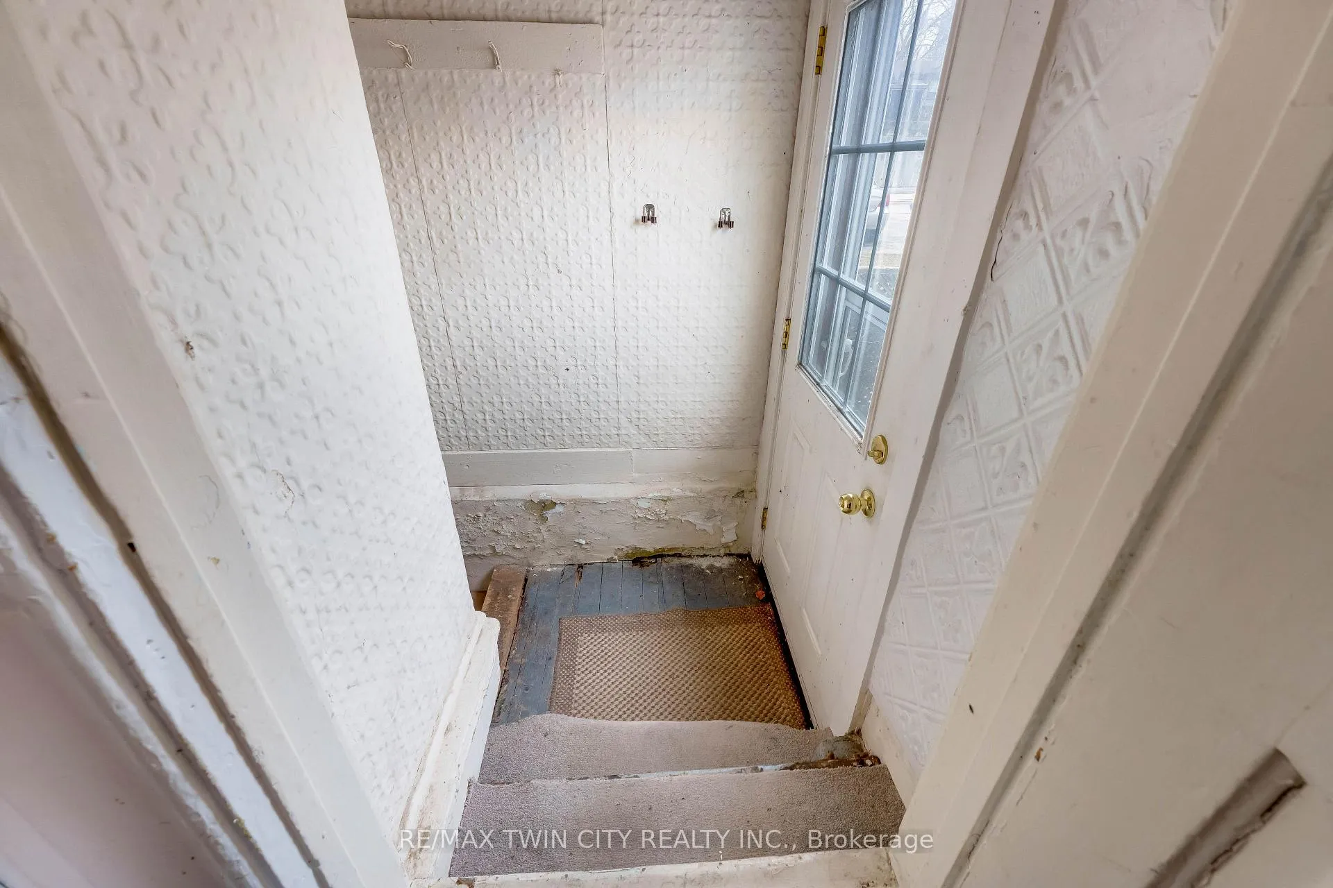 Photo 18 of 24 Madison Avenue S, Kitchener — HOMEH