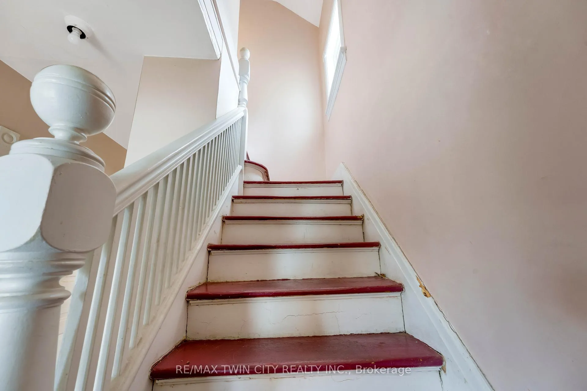 Photo 20 of 24 Madison Avenue S, Kitchener — HOMEH