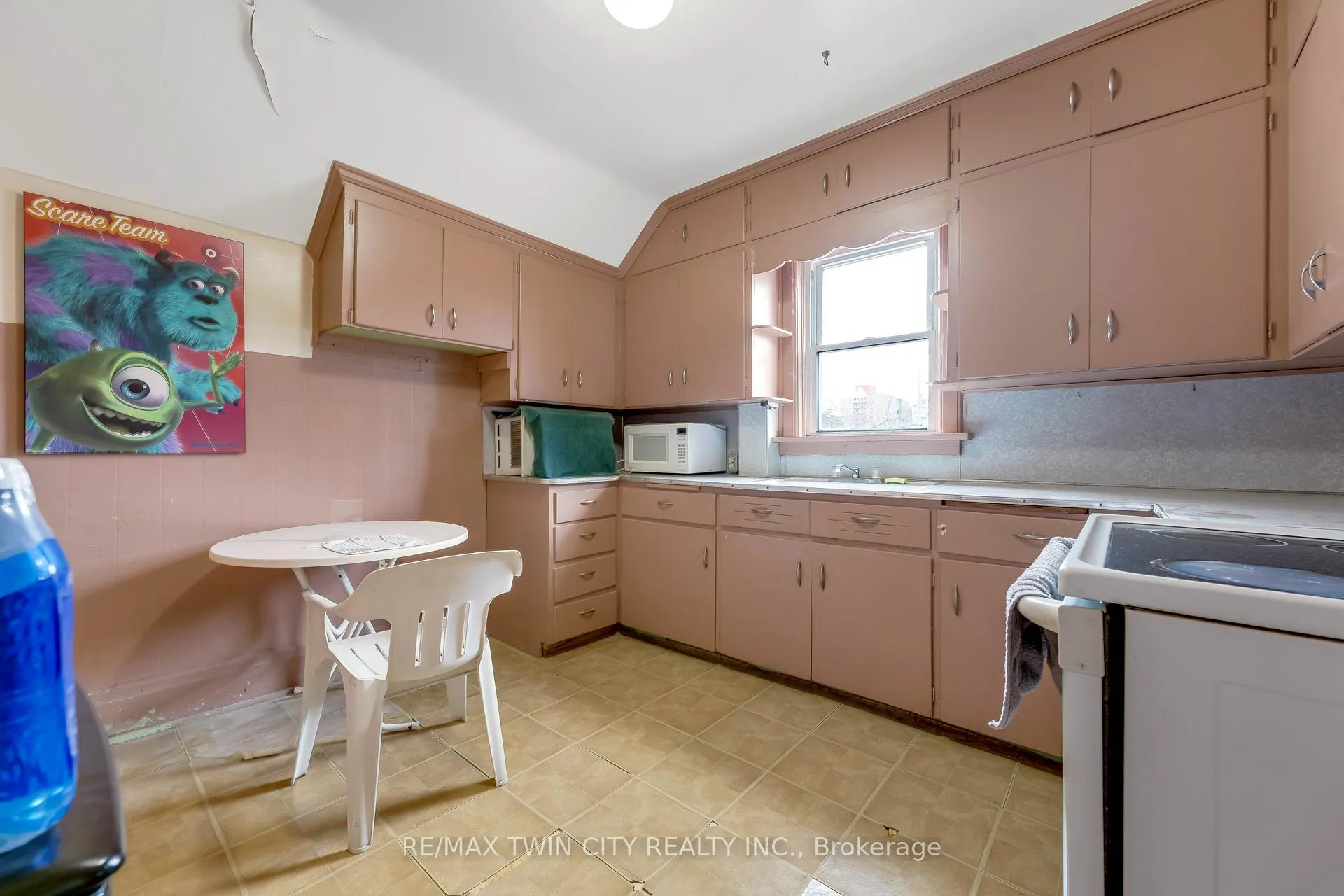 Photo 25 of 24 Madison Avenue S, Kitchener — HOMEH