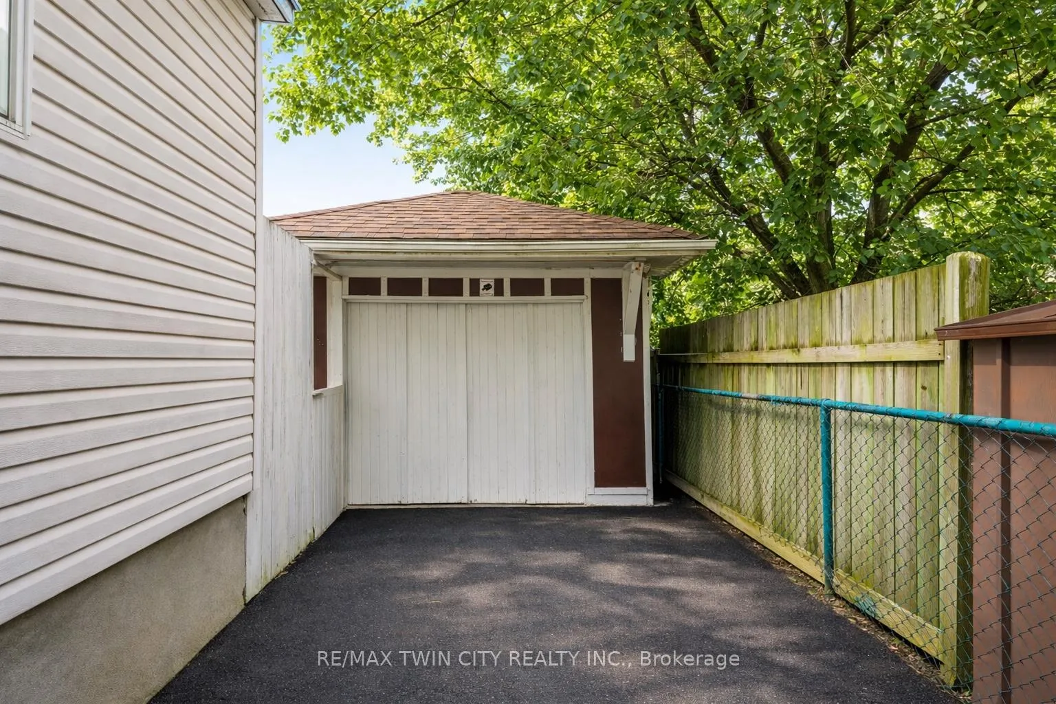 Photo 31 of 24 Madison Avenue S, Kitchener — HOMEH
