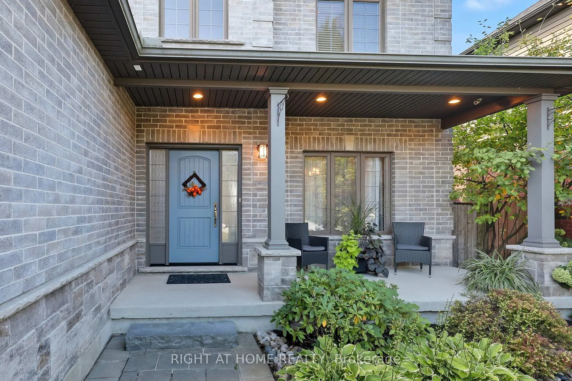 Photo 4 of 35 Caverhill Crescent, Middlesex Centre, Komoka — HOMEH