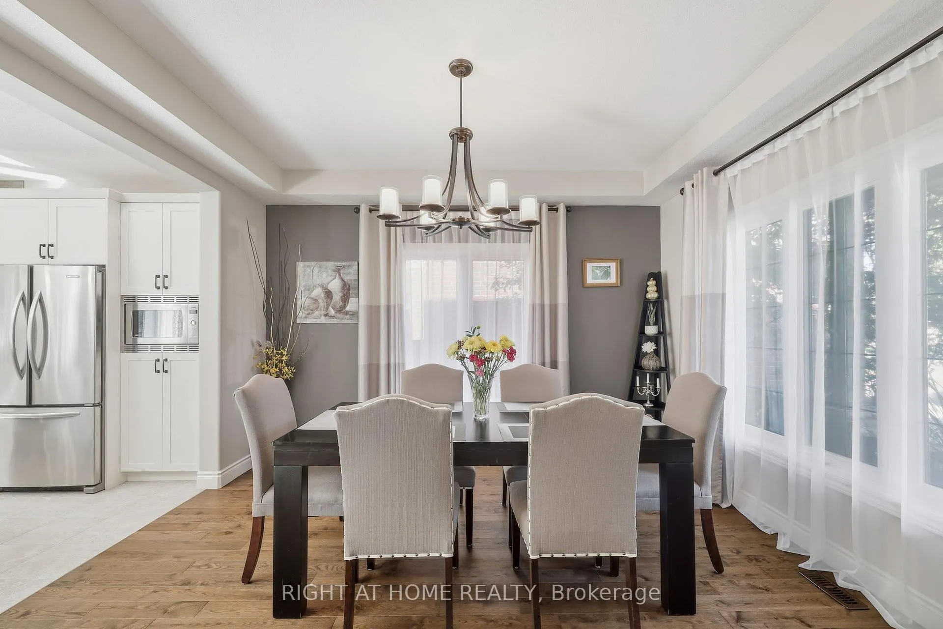 Photo 6 of 35 Caverhill Crescent, Middlesex Centre, Komoka — HOMEH