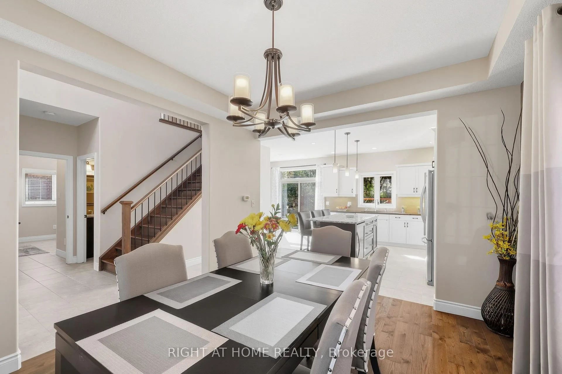 Photo 8 of 35 Caverhill Crescent, Middlesex Centre, Komoka — HOMEH