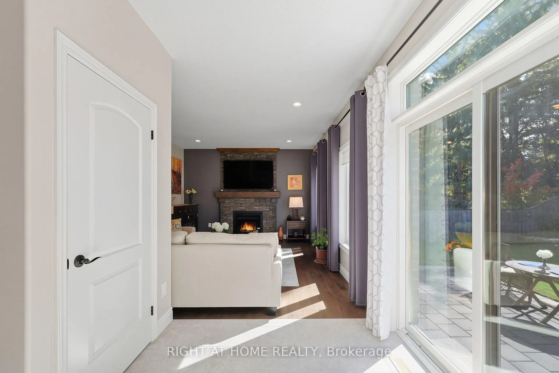 Photo 9 of 35 Caverhill Crescent, Middlesex Centre, Komoka — HOMEH