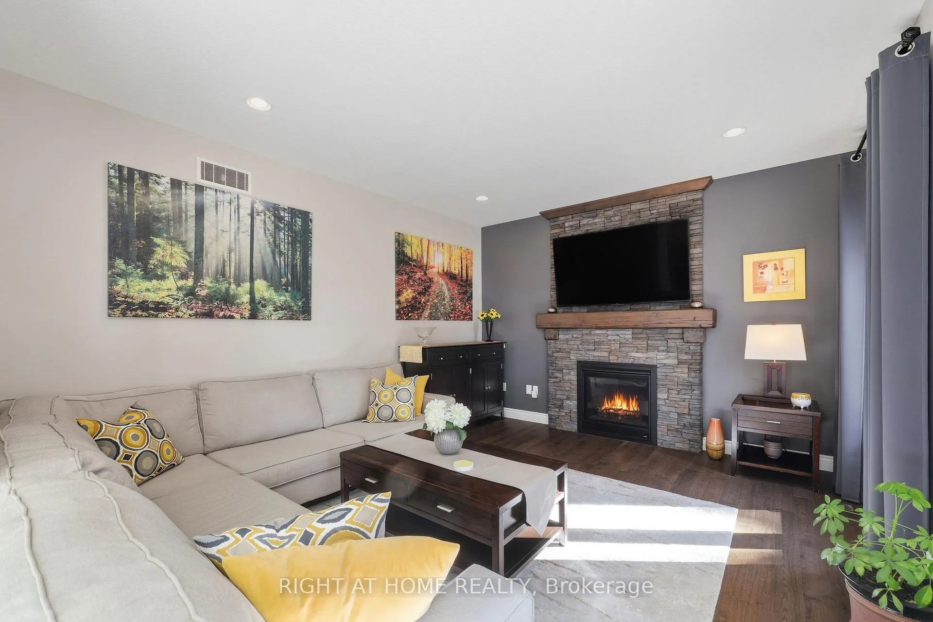 Photo 10 of 35 Caverhill Crescent, Middlesex Centre, Komoka — HOMEH