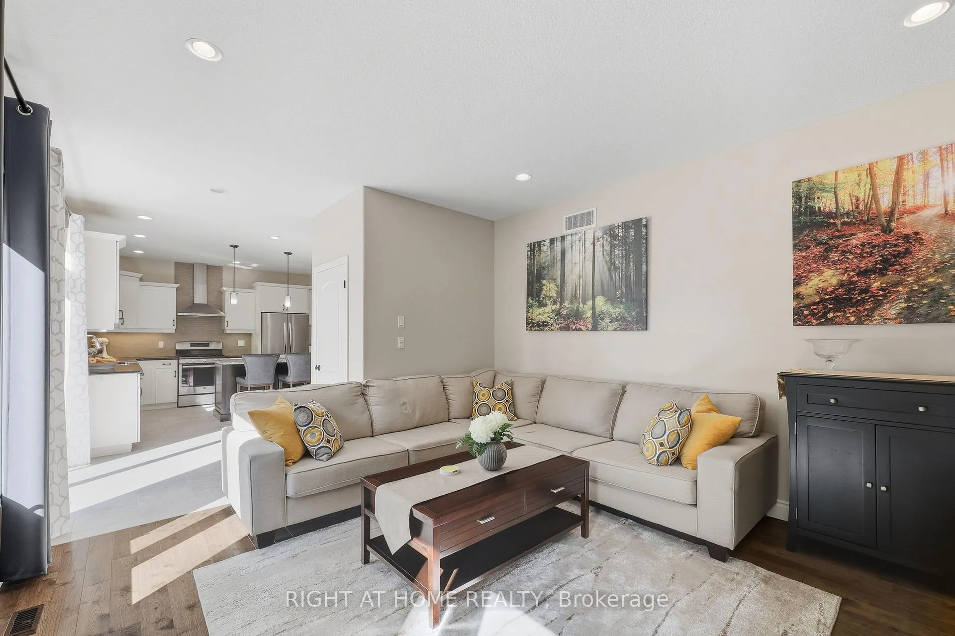 Photo 11 of 35 Caverhill Crescent, Middlesex Centre, Komoka — HOMEH