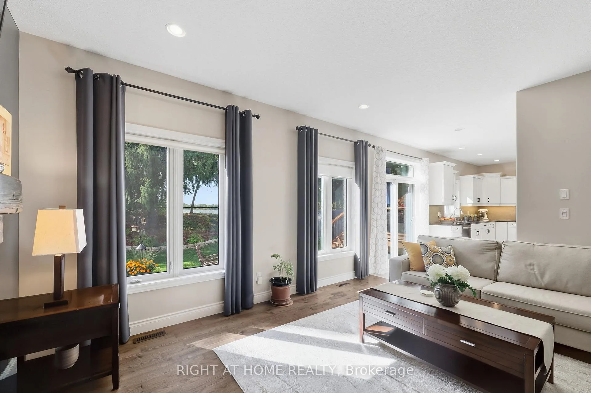 Photo 12 of 35 Caverhill Crescent, Middlesex Centre, Komoka — HOMEH