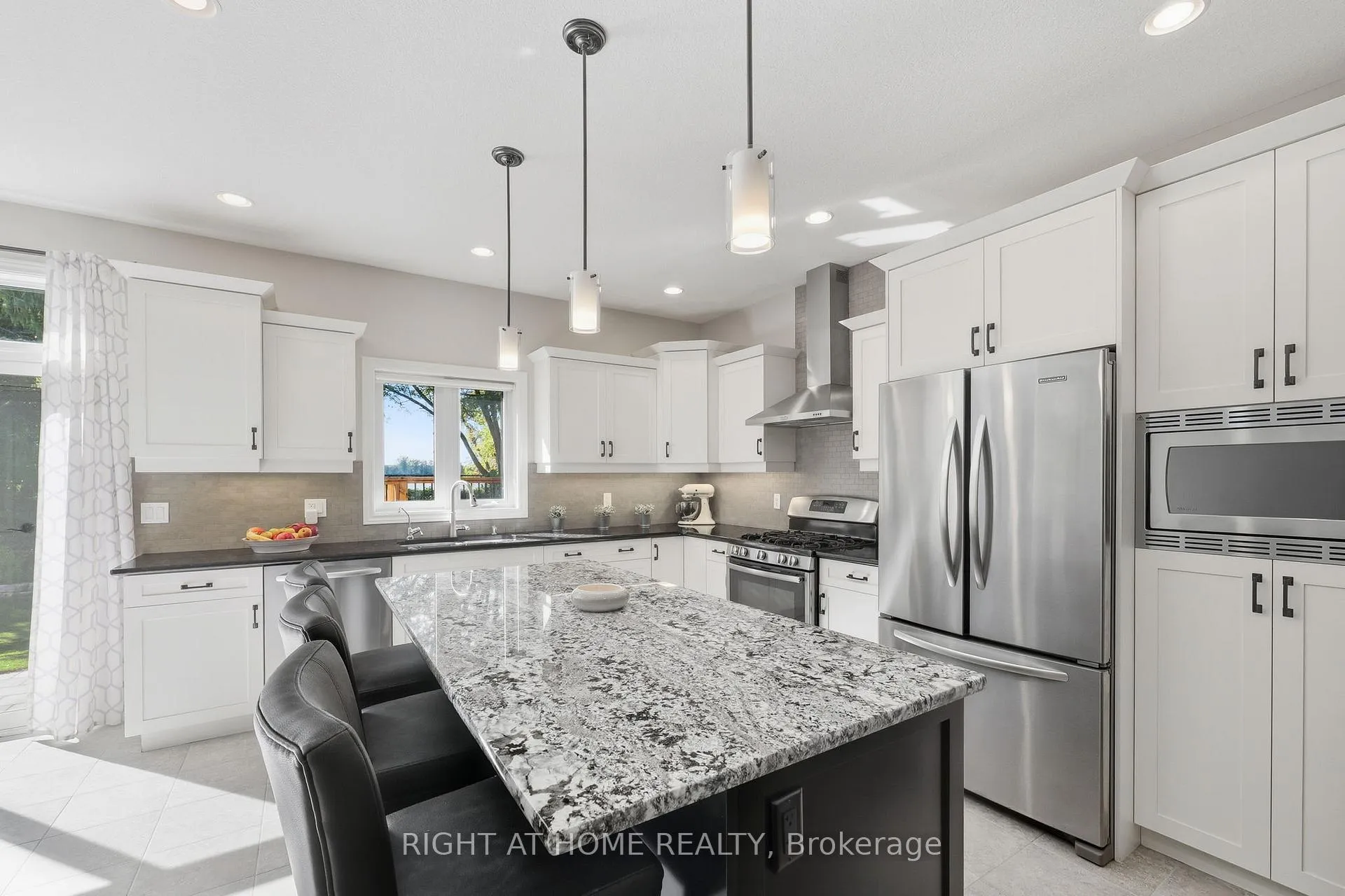 Photo 14 of 35 Caverhill Crescent, Middlesex Centre, Komoka — HOMEH
