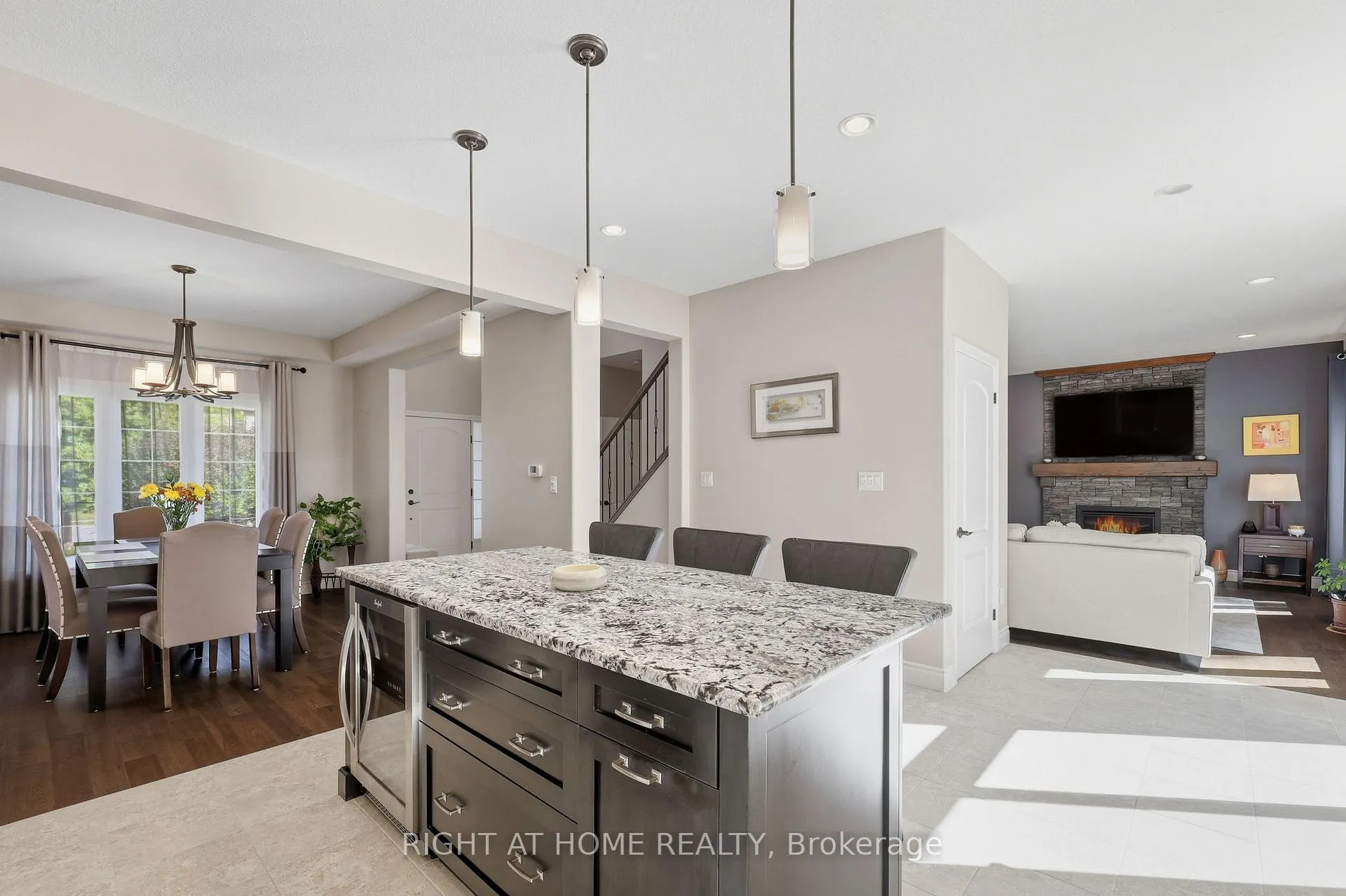 Photo 15 of 35 Caverhill Crescent, Middlesex Centre, Komoka — HOMEH