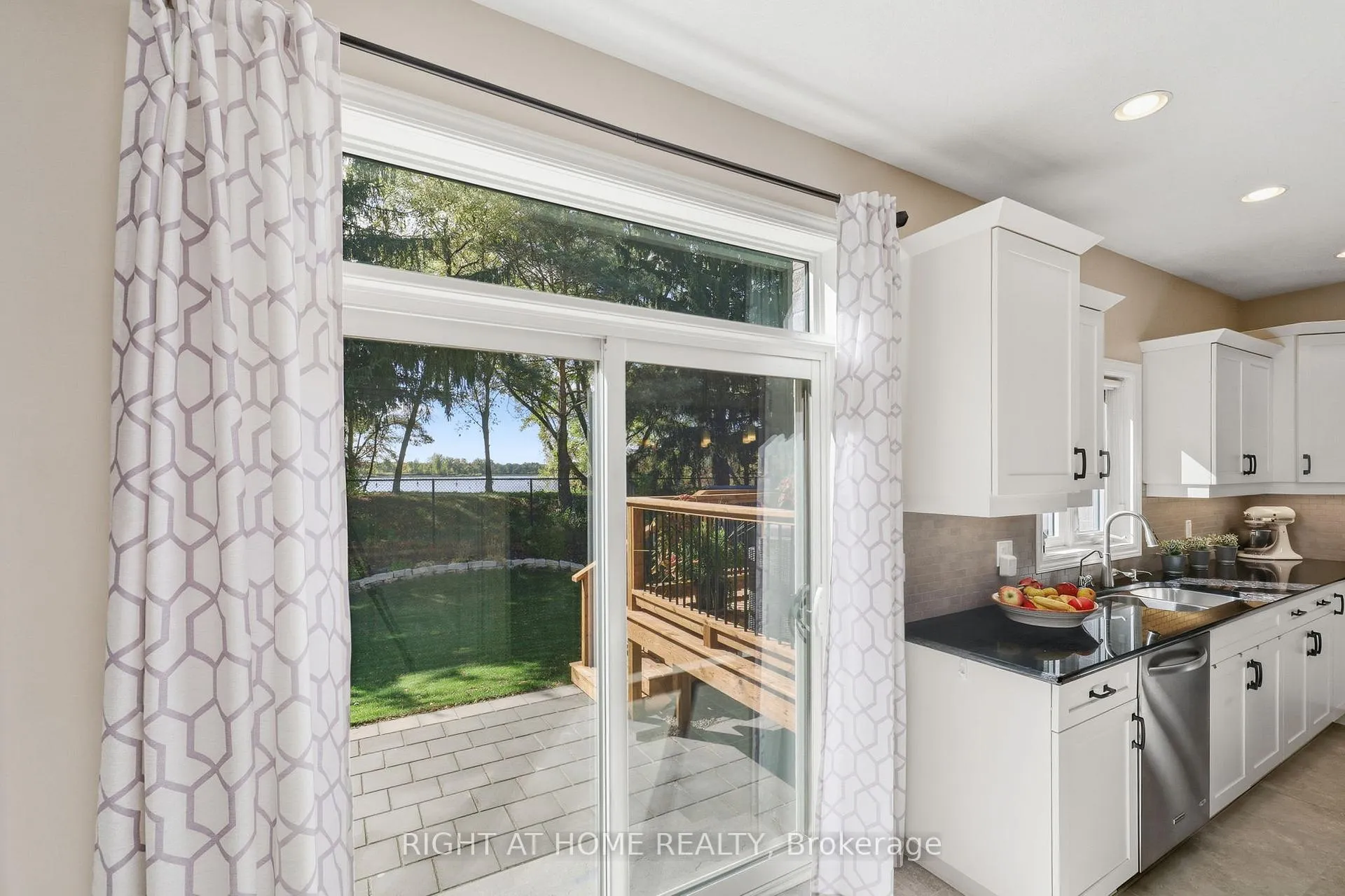 Photo 21 of 35 Caverhill Crescent, Middlesex Centre, Komoka — HOMEH