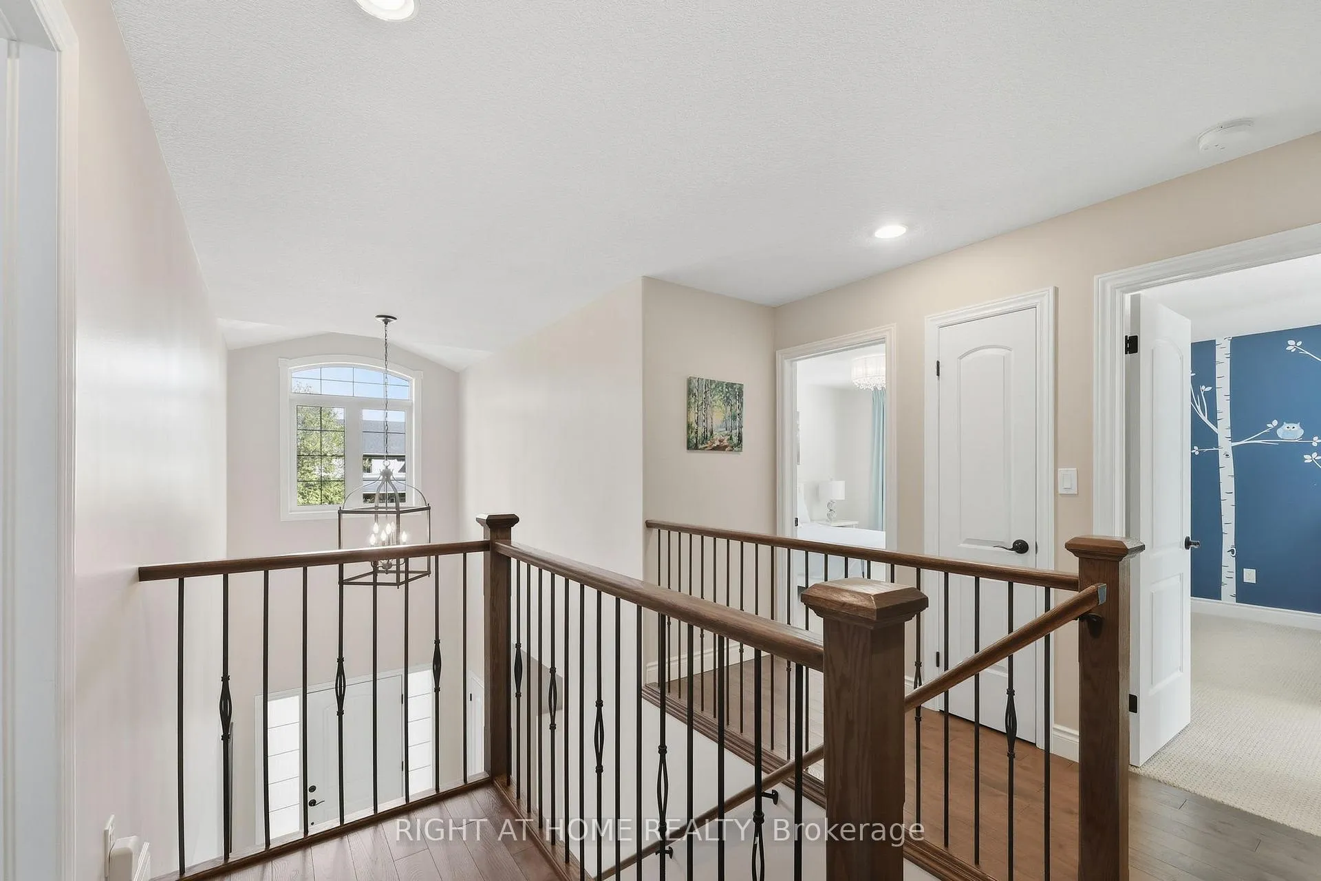 Photo 24 of 35 Caverhill Crescent, Middlesex Centre, Komoka — HOMEH