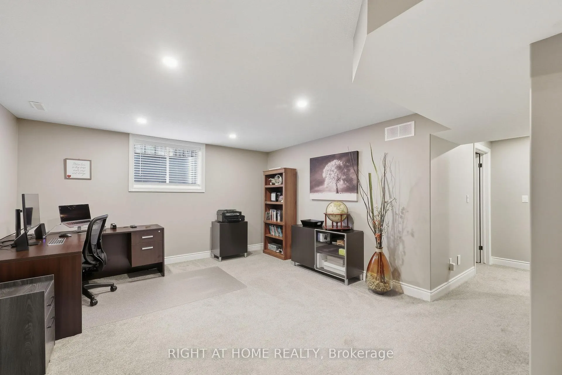 Photo 38 of 35 Caverhill Crescent, Middlesex Centre, Komoka — HOMEH