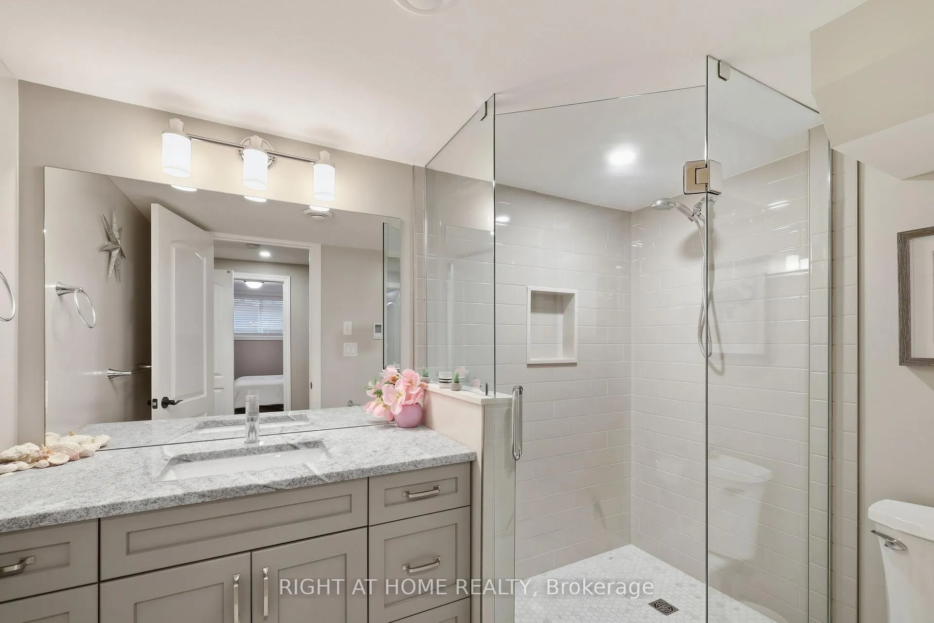 Photo 40 of 35 Caverhill Crescent, Middlesex Centre, Komoka — HOMEH