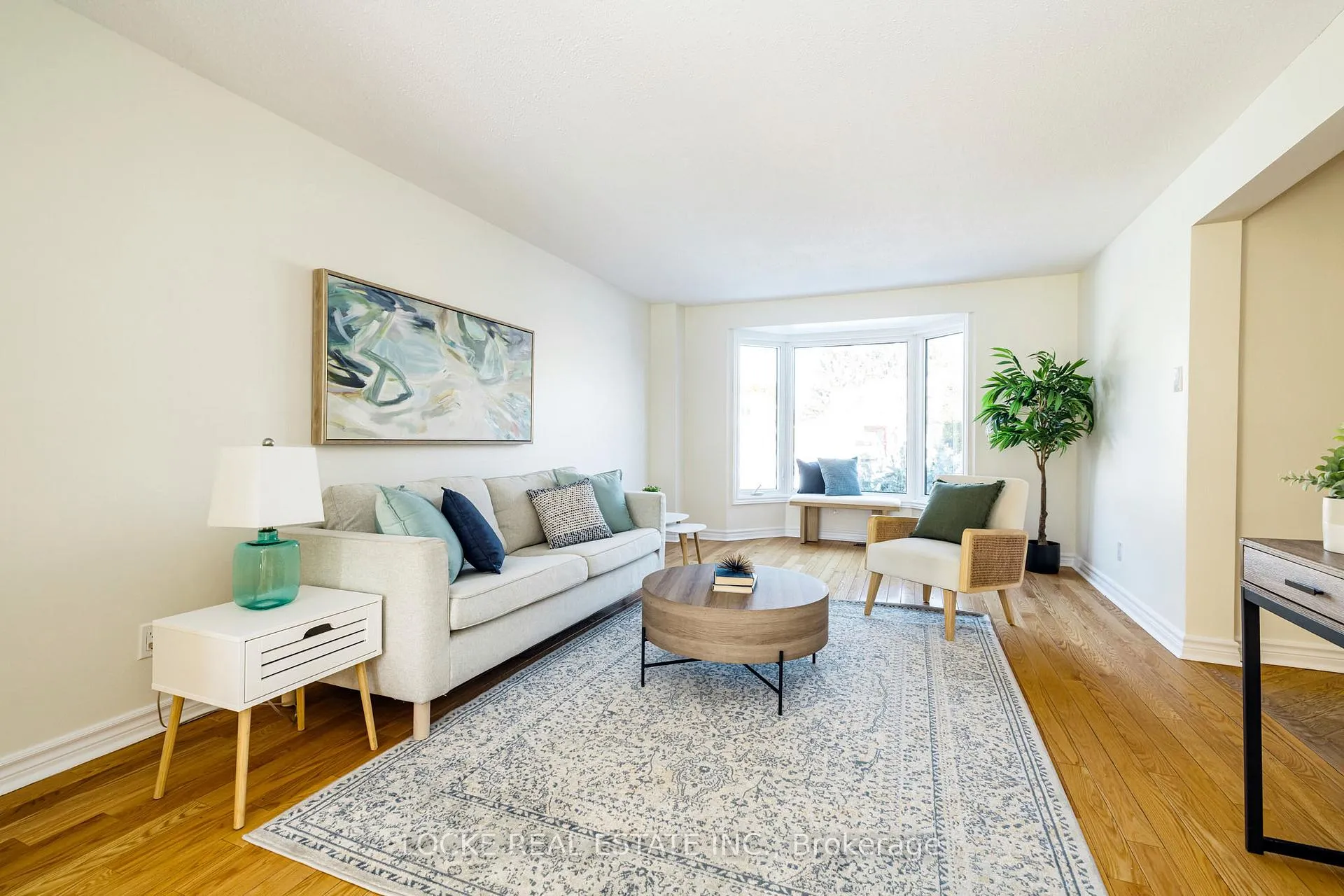 Photo 3 of 1404 Forest Valley Drive, Ottawa, Chapel Hill — HOMEH