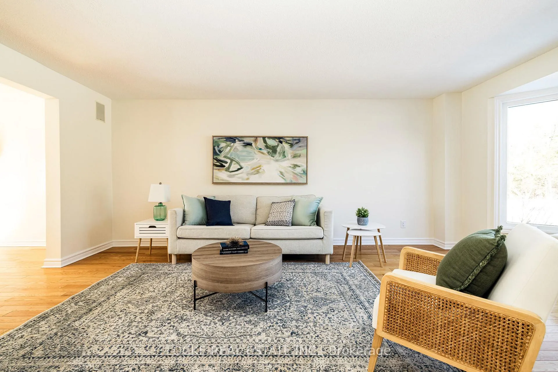 Photo 4 of 1404 Forest Valley Drive, Ottawa, Chapel Hill — HOMEH
