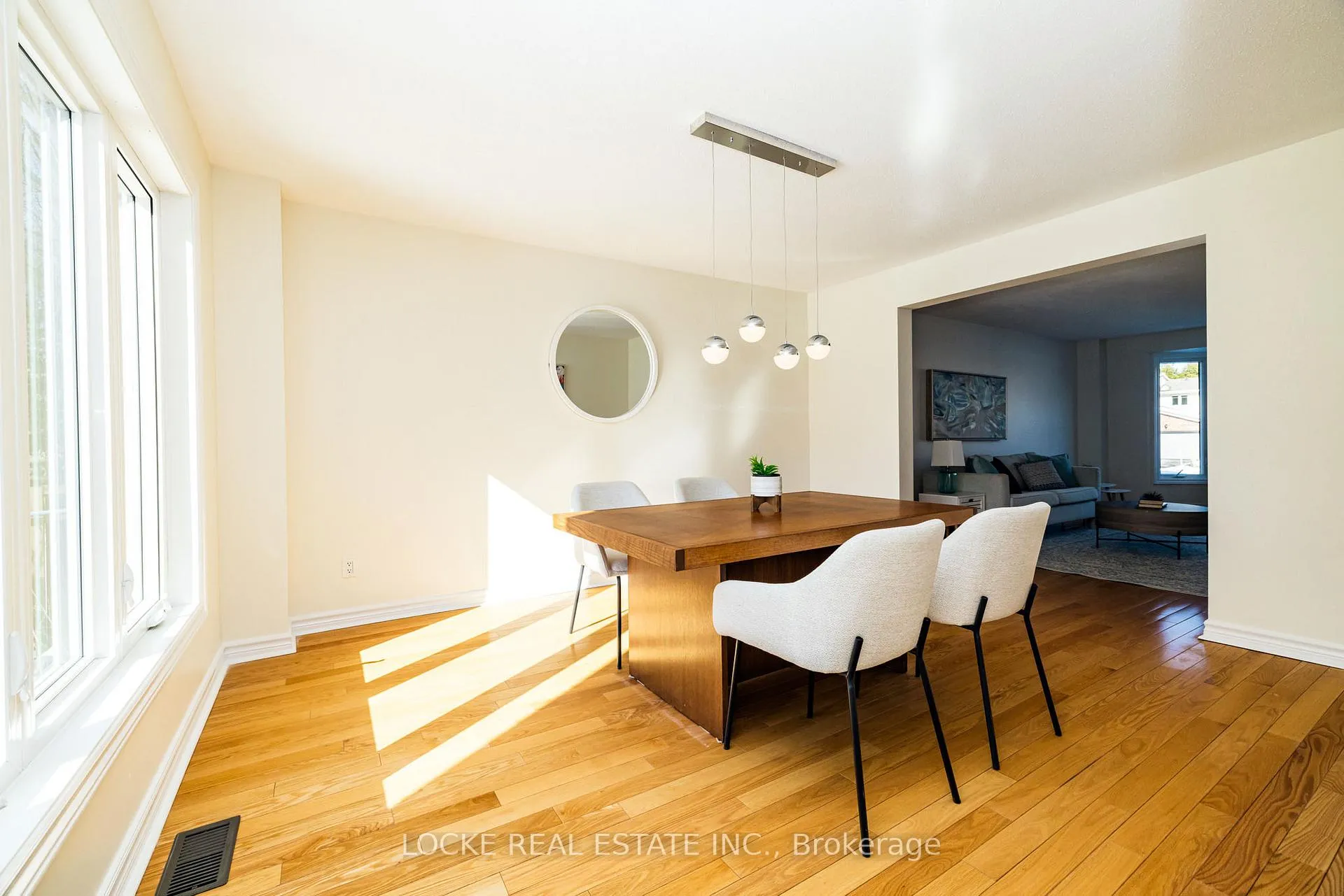 Photo 8 of 1404 Forest Valley Drive, Ottawa, Chapel Hill — HOMEH