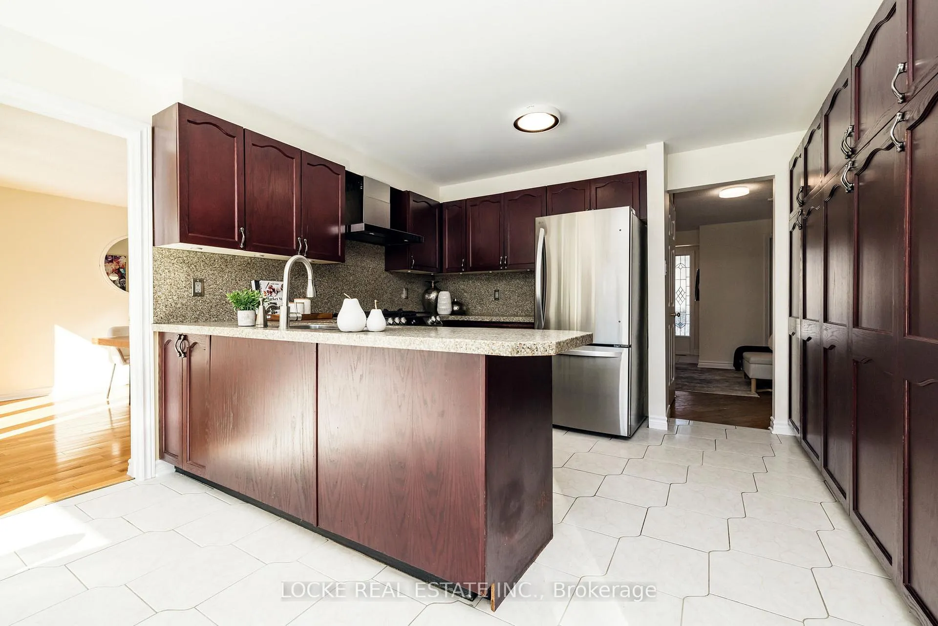Photo 11 of 1404 Forest Valley Drive, Ottawa, Chapel Hill — HOMEH