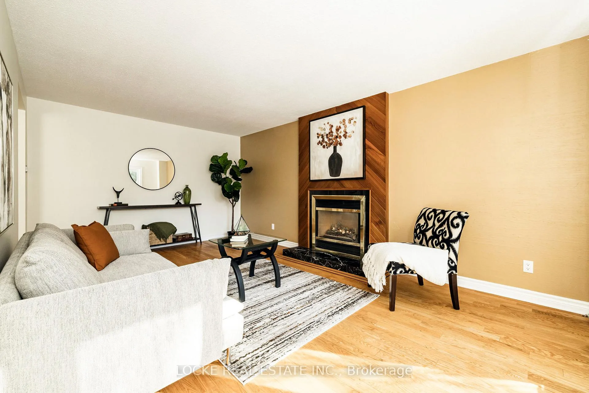 Photo 14 of 1404 Forest Valley Drive, Ottawa, Chapel Hill — HOMEH