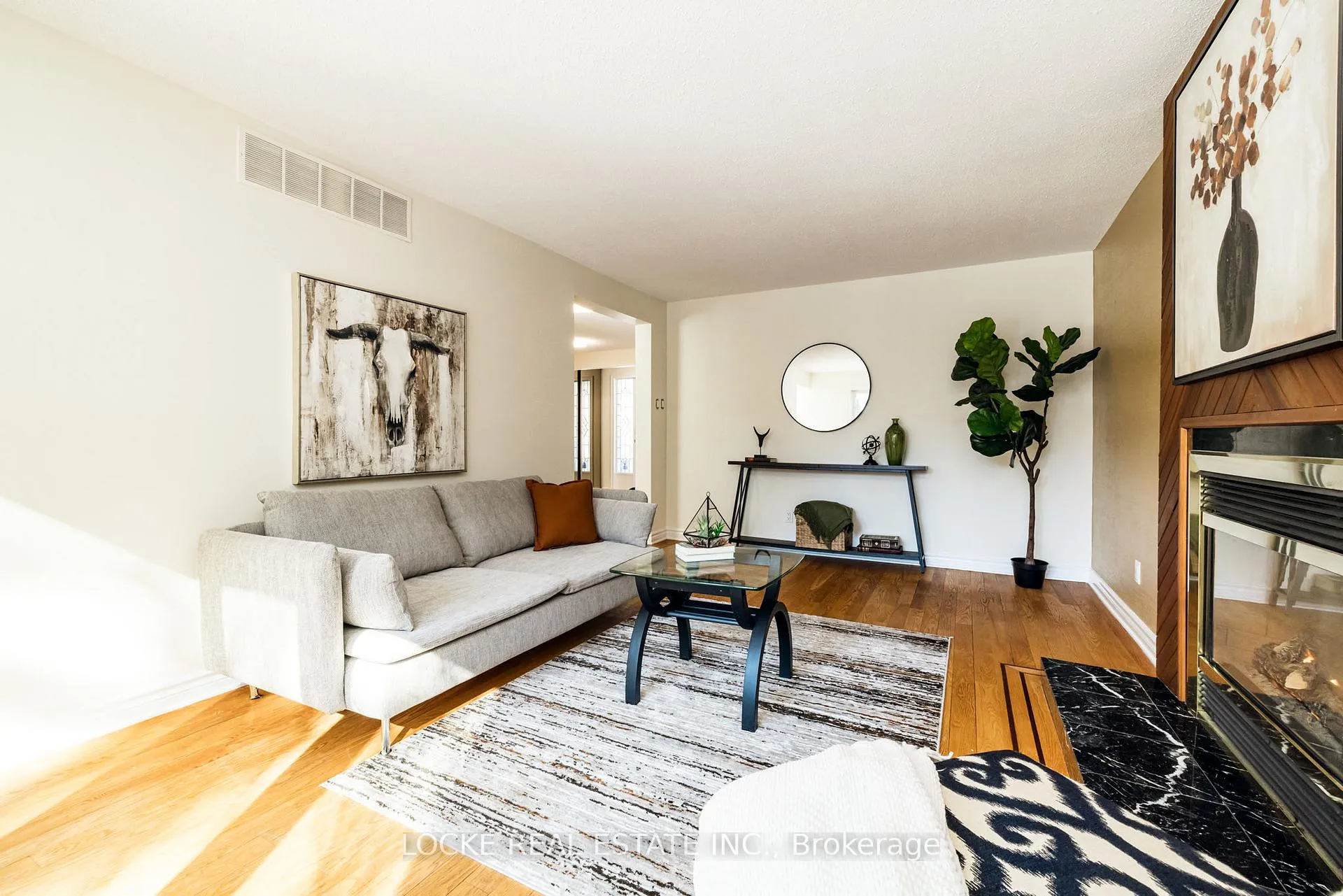 Photo 15 of 1404 Forest Valley Drive, Ottawa, Chapel Hill — HOMEH