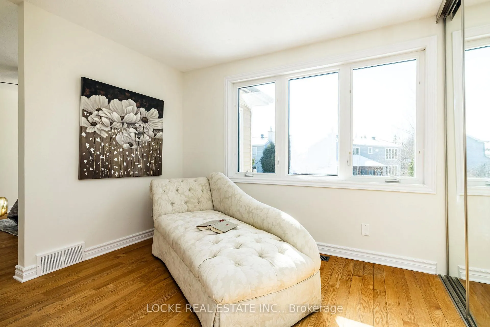 Photo 23 of 1404 Forest Valley Drive, Ottawa, Chapel Hill — HOMEH