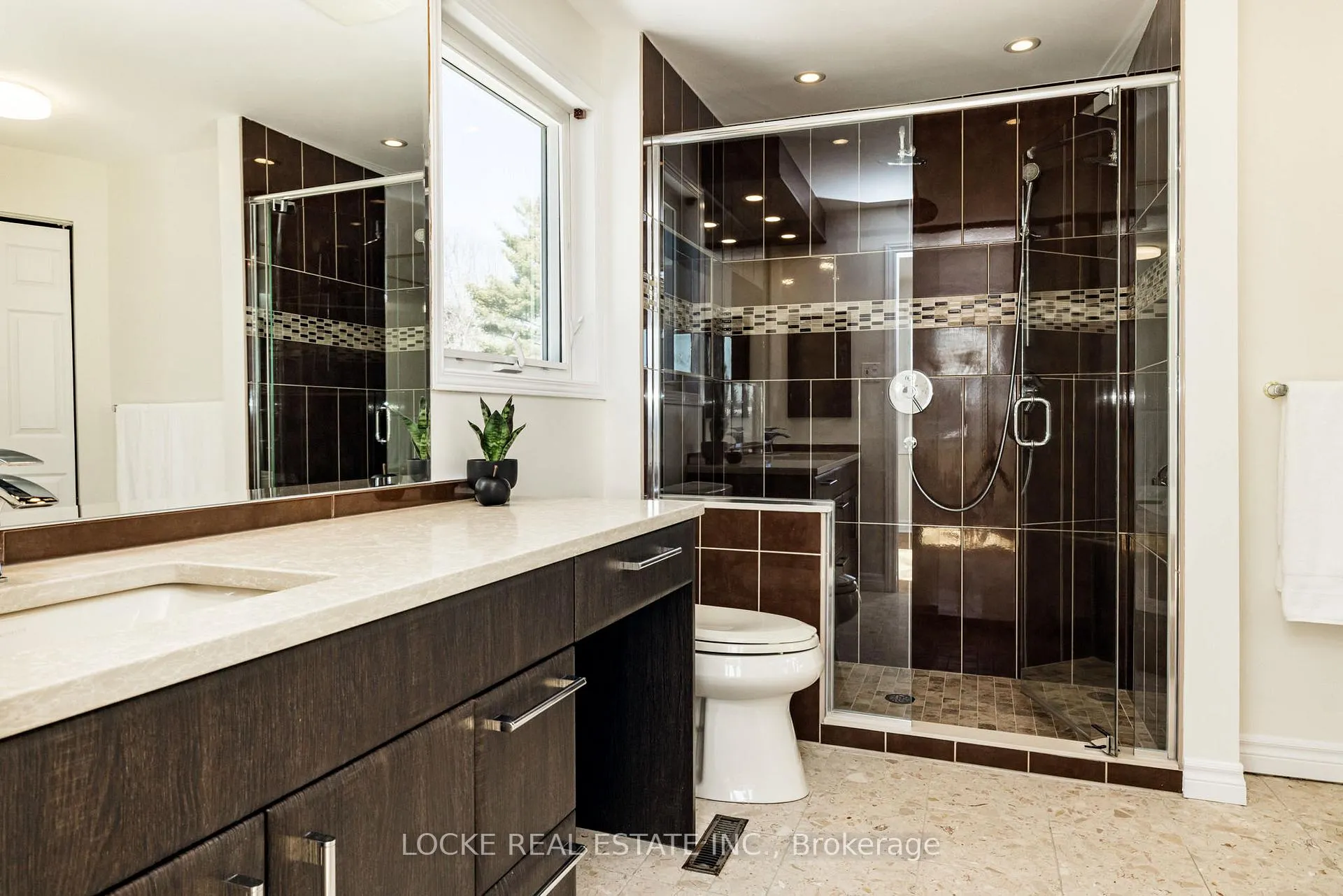 Photo 24 of 1404 Forest Valley Drive, Ottawa, Chapel Hill — HOMEH