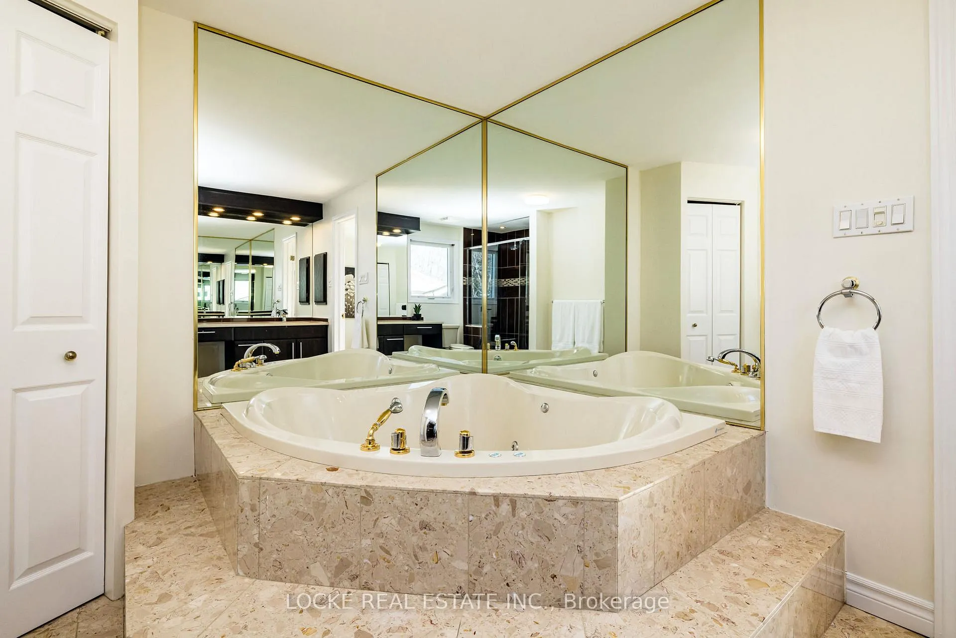 Photo 26 of 1404 Forest Valley Drive, Ottawa, Chapel Hill — HOMEH